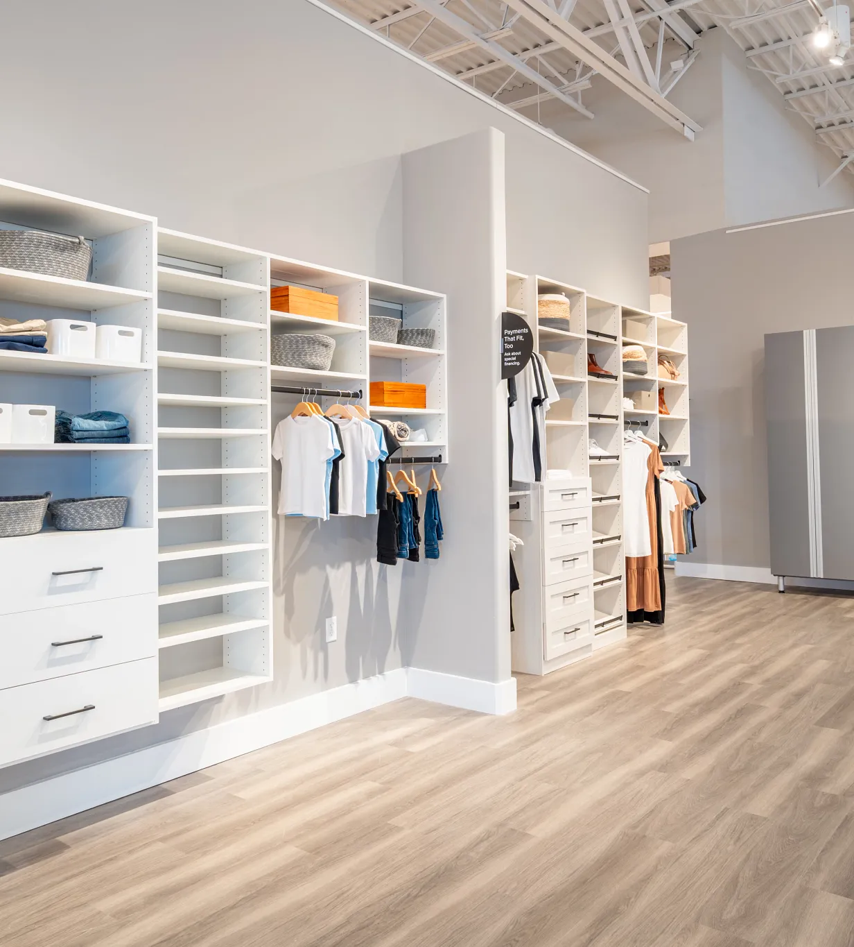 Small Walk-In Closet Ideas for Compact Bedrooms 