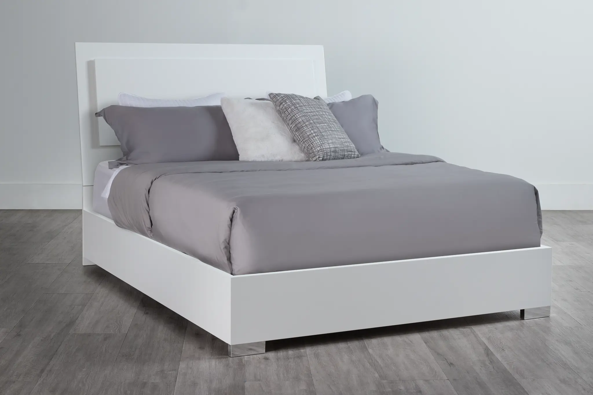 Verona White Platform Bed Verona White Platform Bed