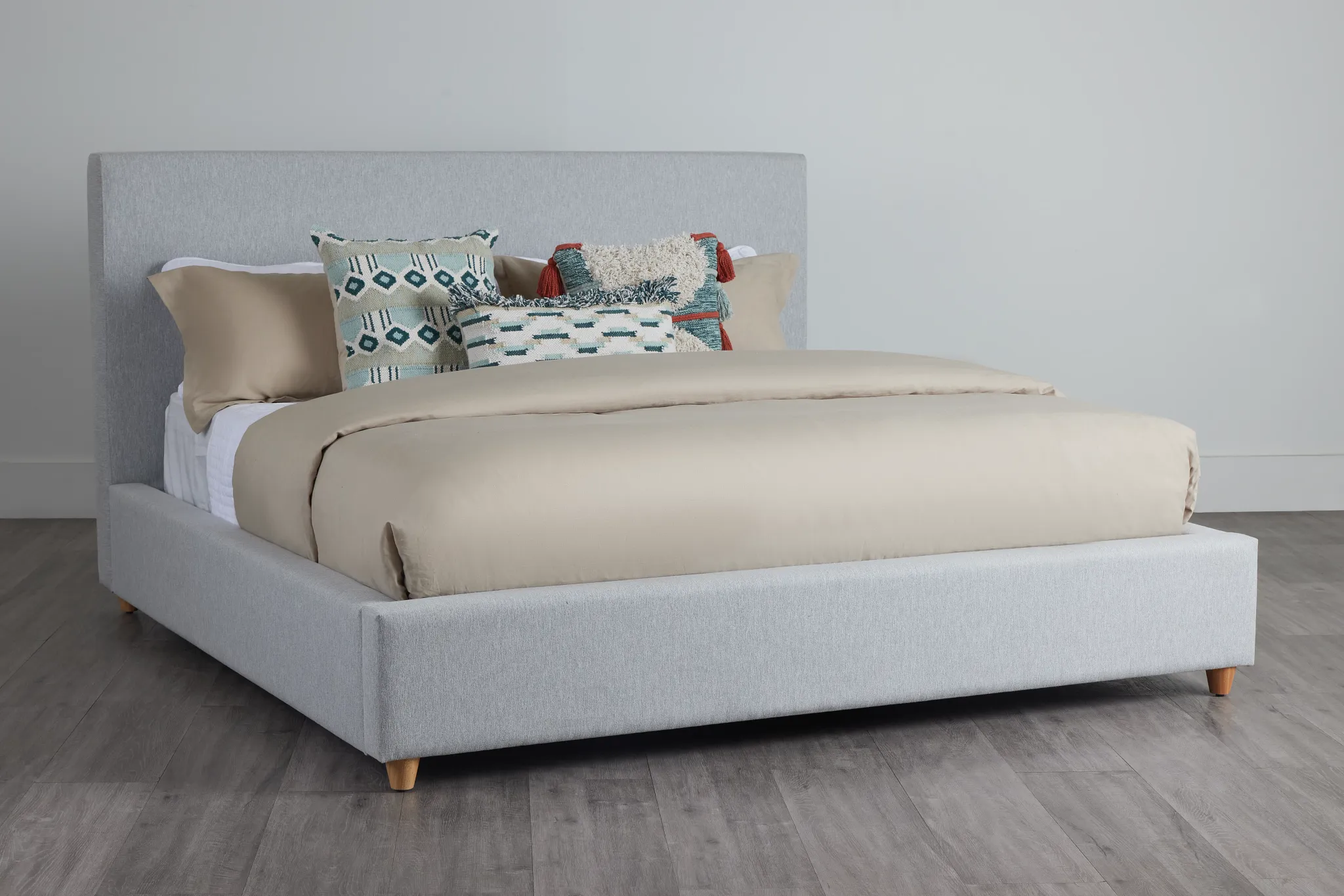 Chelsea Light Gray Uph Platform Bed
