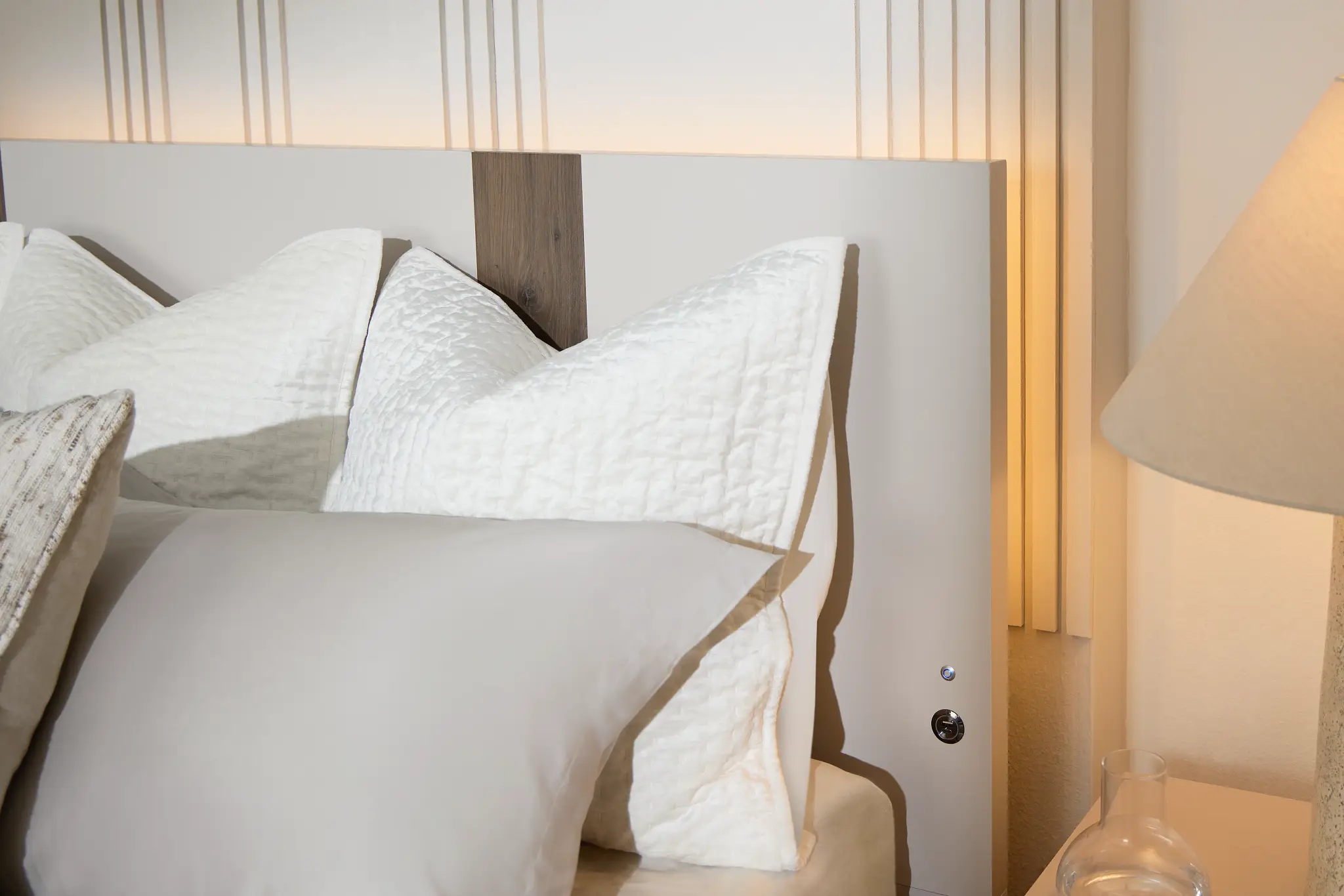 Brasilia Light Beige Platform Bed With Speaker Brasilia Light Beige Platform Bed With Speaker