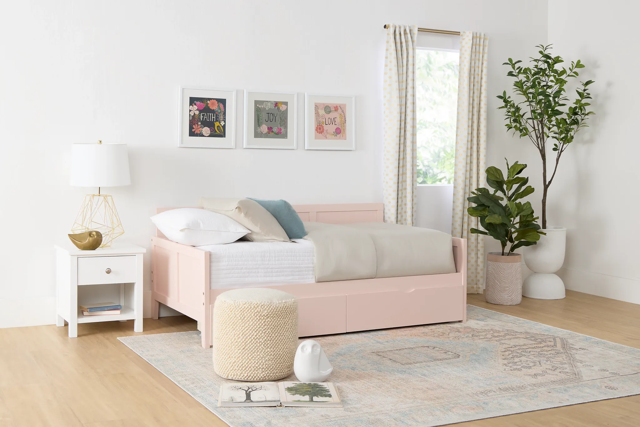 Charleston Pink Daybed