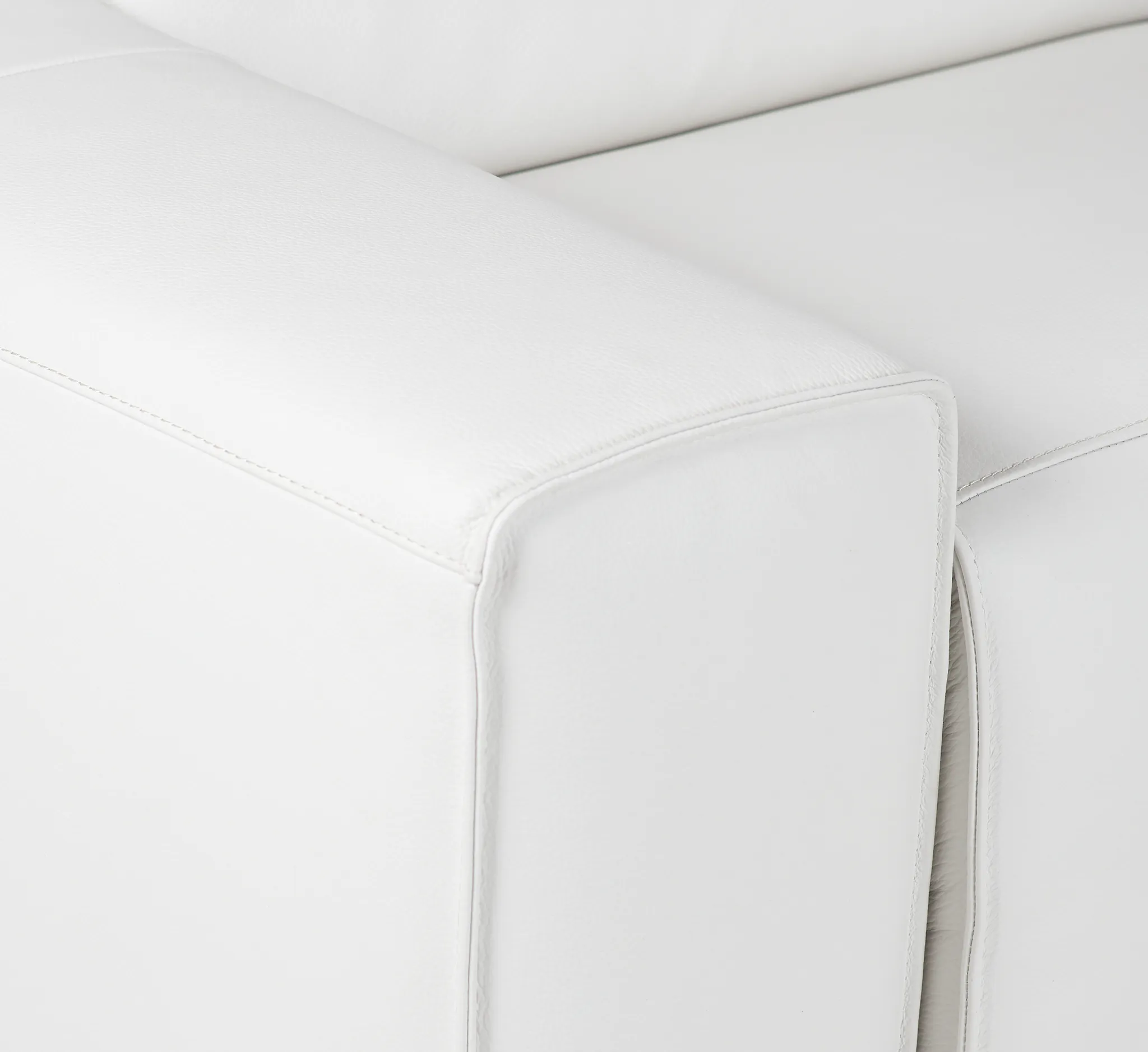 Carmelo White Leather Medium Triple Power 2-arm Sectional