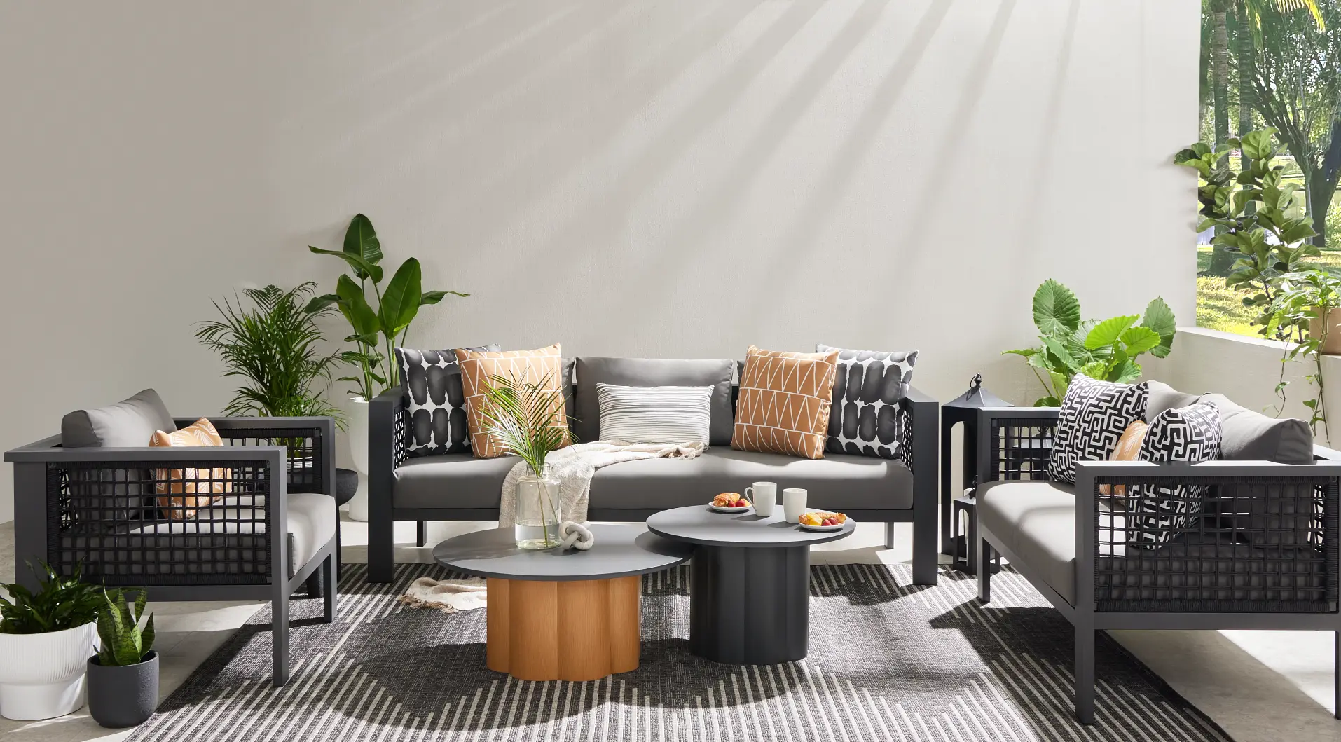 100% Aluminum: Modern, Rust-Resistant & Outdoor-Ready 100% Aluminum: Modern, Rust-Resistant & Outdoor-Ready