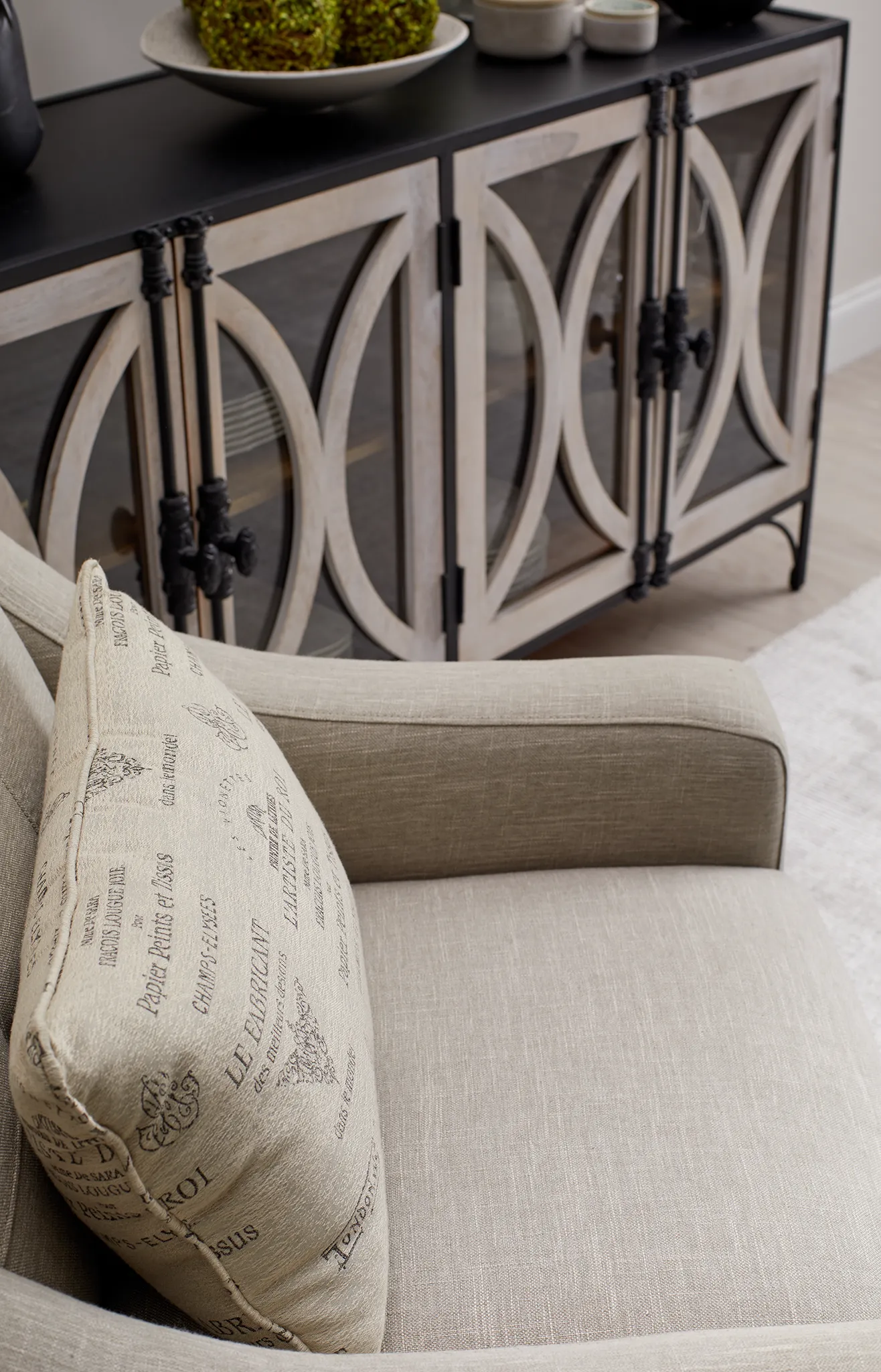 Aalia2 Black Metal Console Table