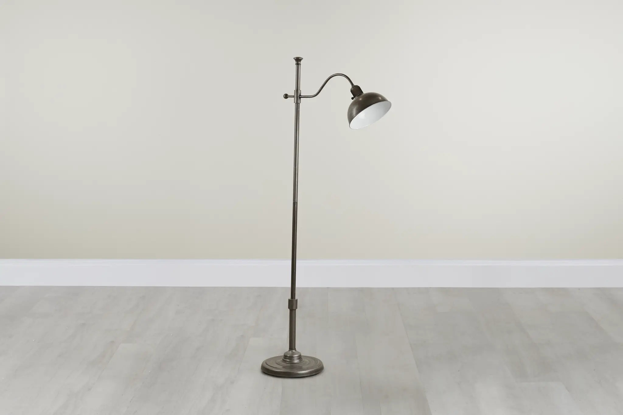 Castor Metal Floor Lamp Castor Metal Floor Lamp