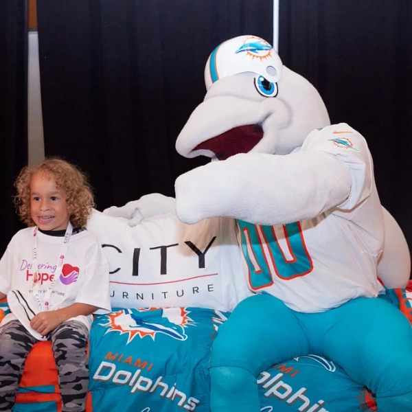 Miami Dolphins partner with City Furniture for Delivering Hopes