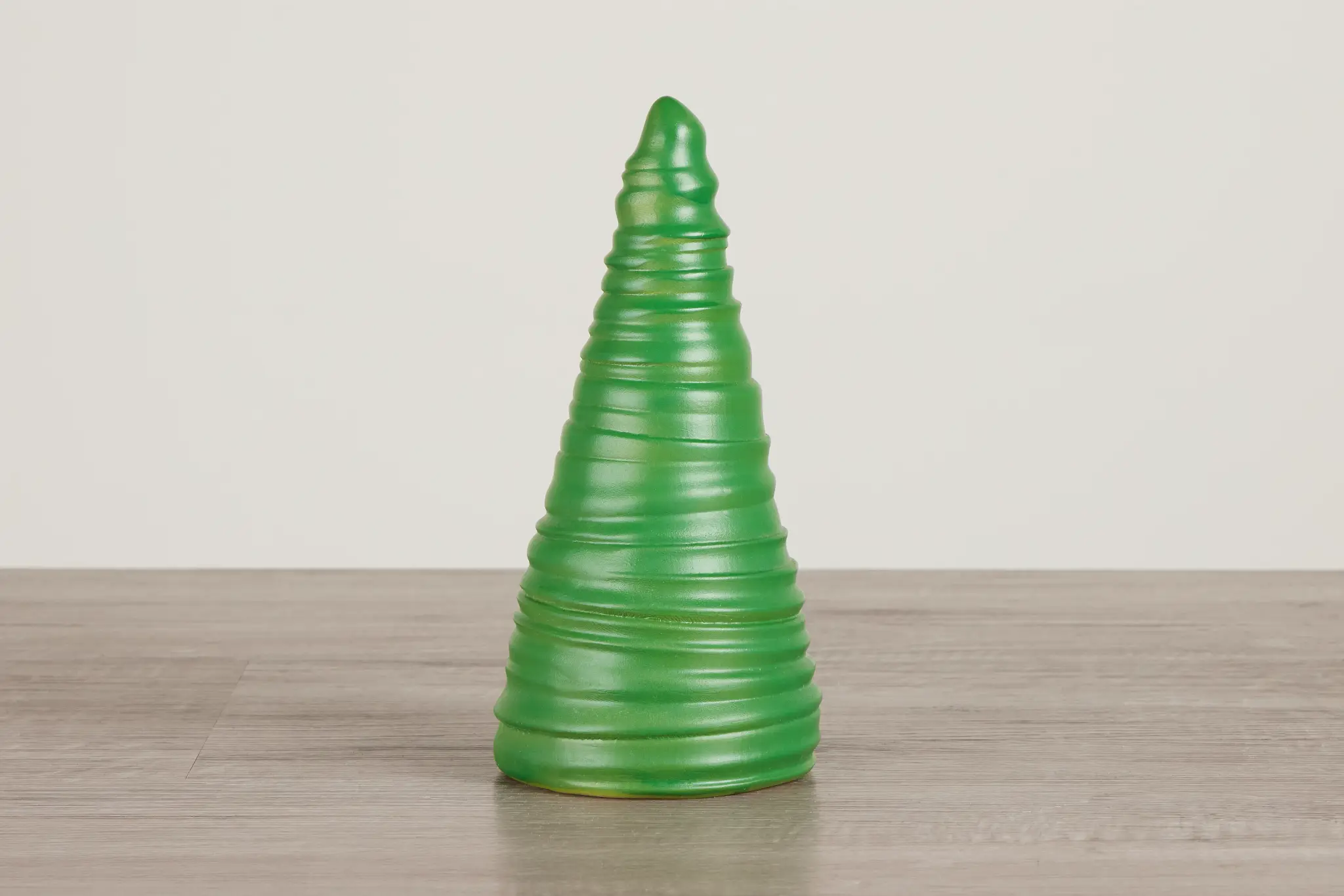 Jollis Green Medium Tabletop Accessory Jollis Green Medium Tabletop Accessory