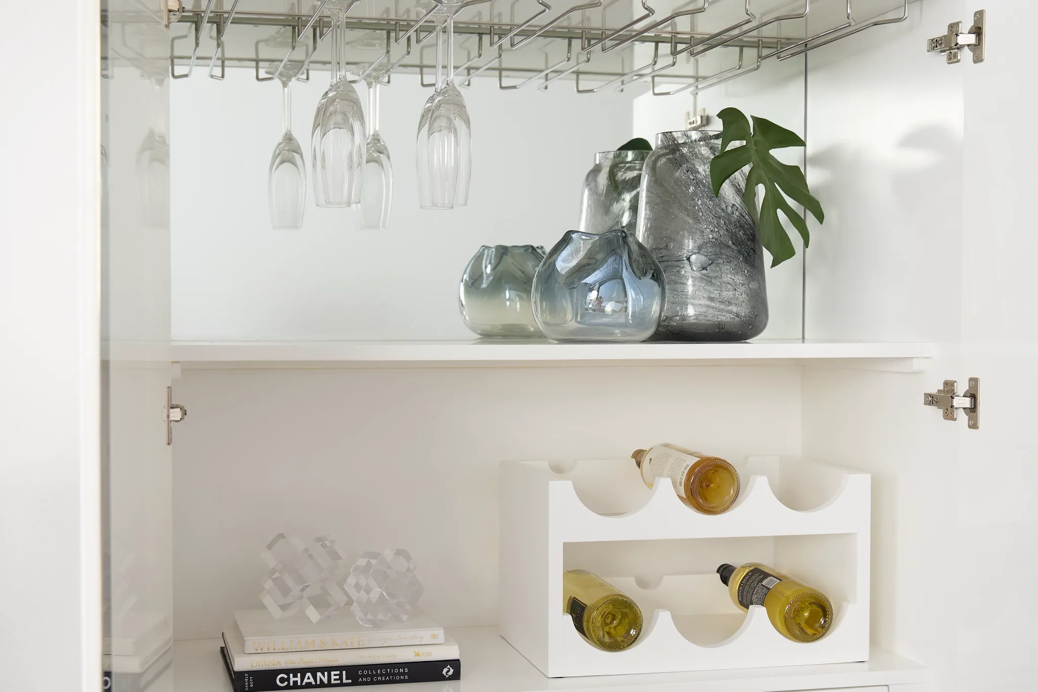 Miami White Bar Cabinet With Wine Rack