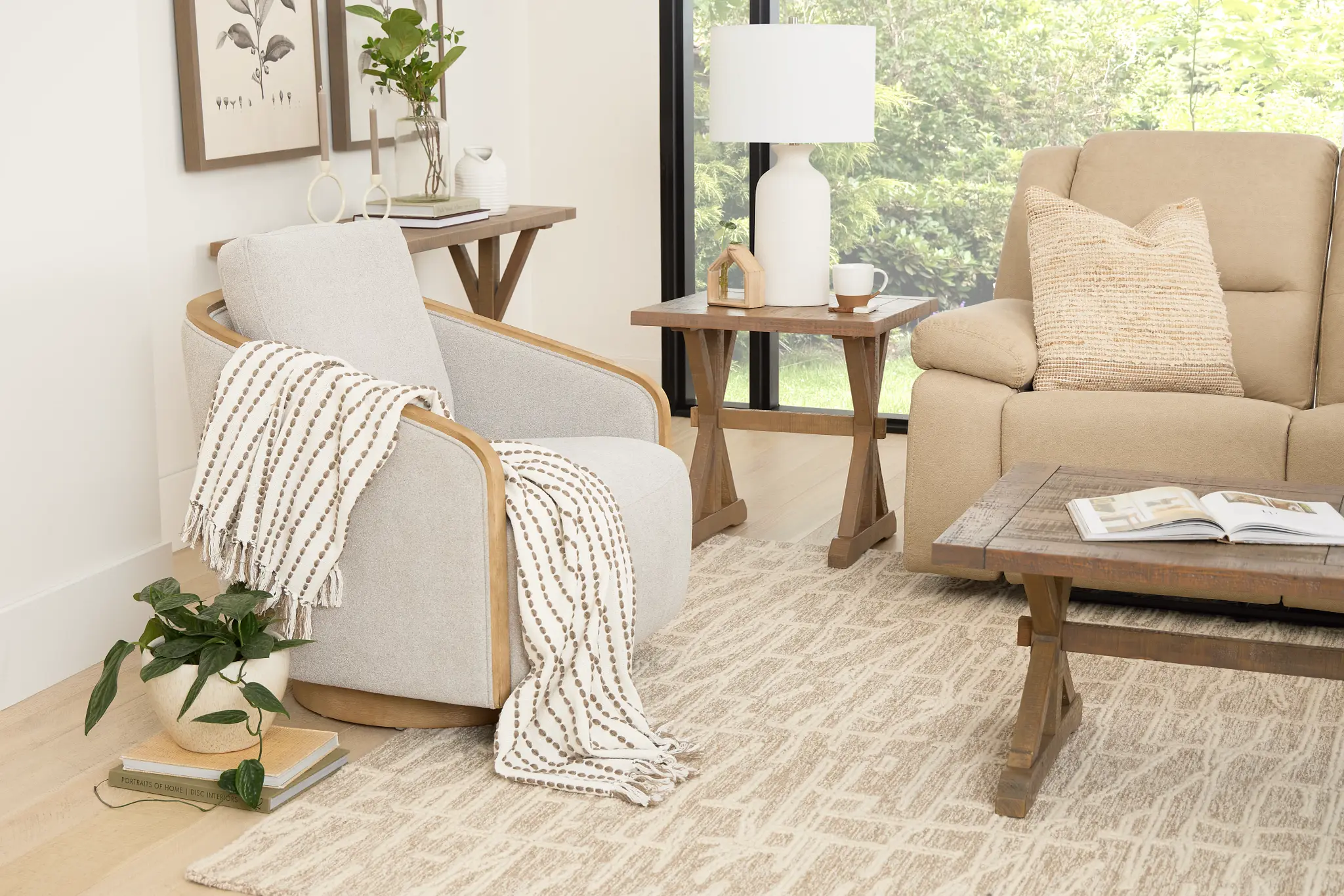 Stylish Accent Pillows & Throws