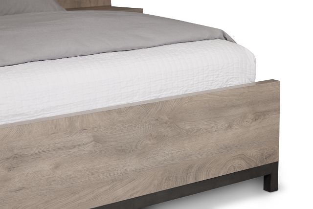 Evanston Gray Spread Bed W/ Two Nightstands