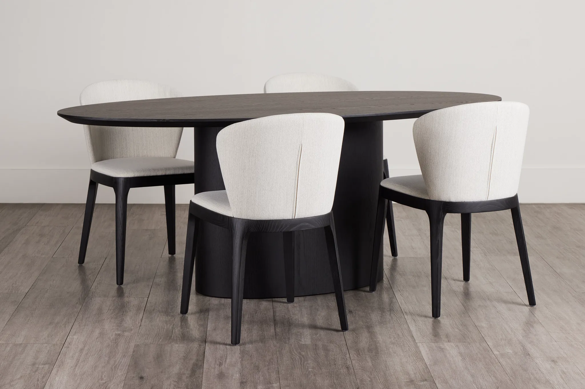 Nomad Black 78" Oval Table & 4 Light Beige Chairs W/ Black Legs