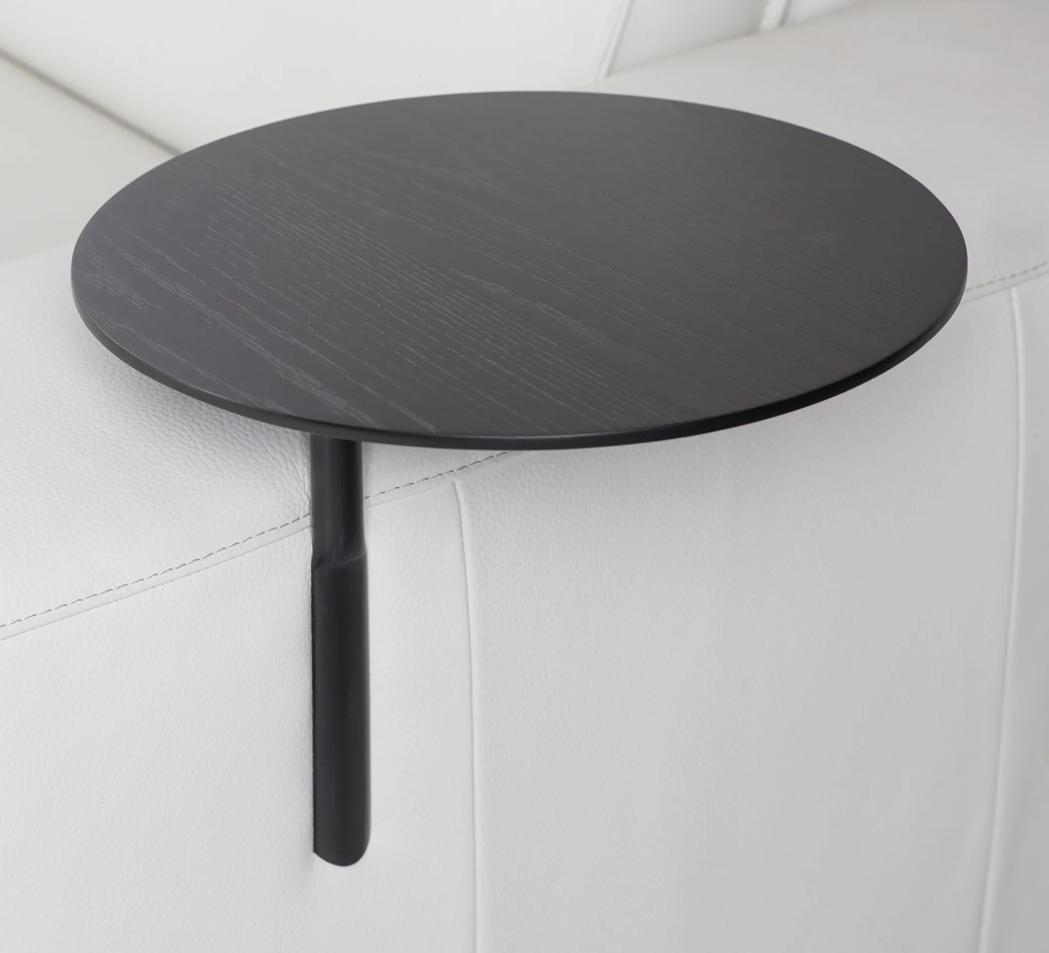 Carmelo White Leather Medium Triple Power Sectional W/left Table & Light