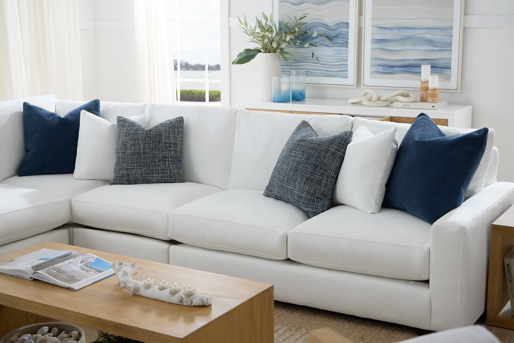 Edgewater Peyton White Medium Two-arm Sectional