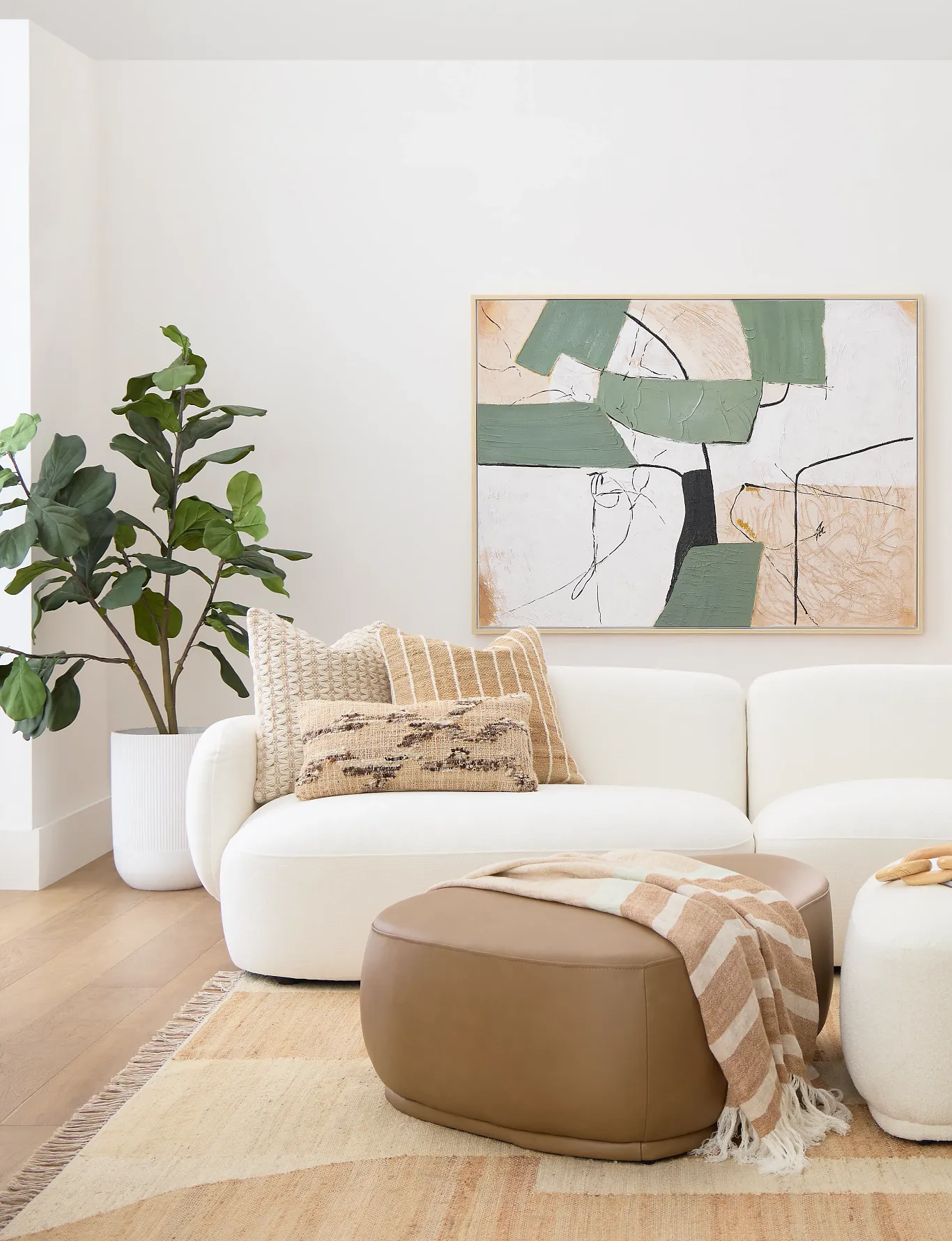 Space-Saving Guest Room Ideas: Smart Storage & Multi-Use Furniture  