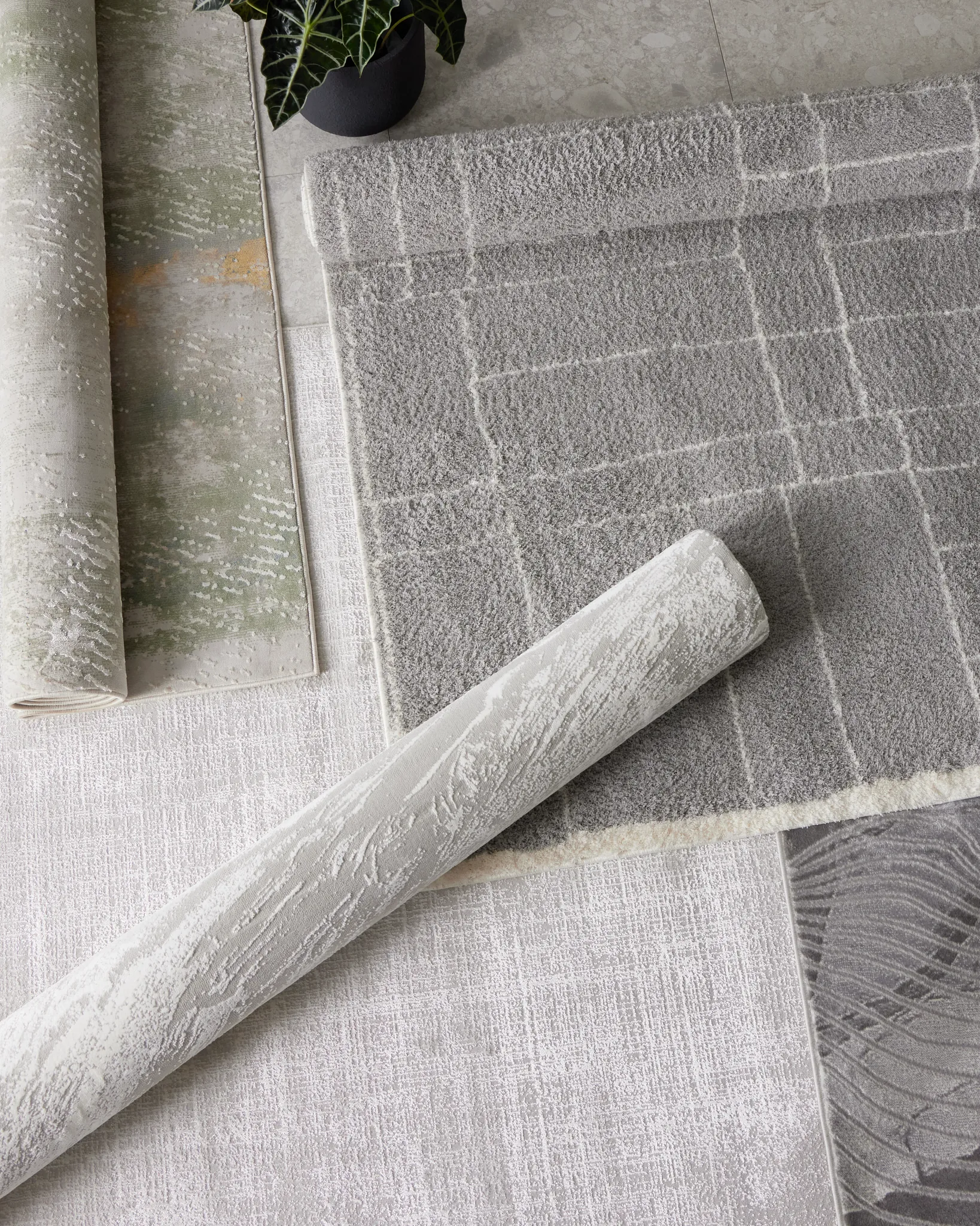 Farrah Light Gray 8x10 Area Rug