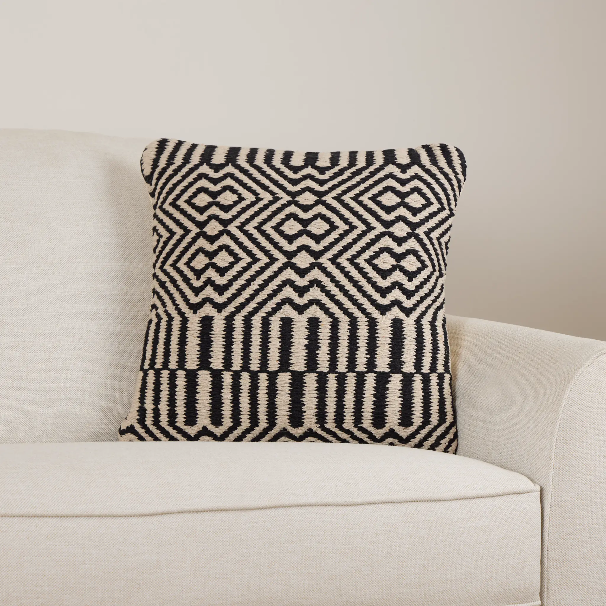 Munix Black Accent Pillow Munix Black Accent Pillow