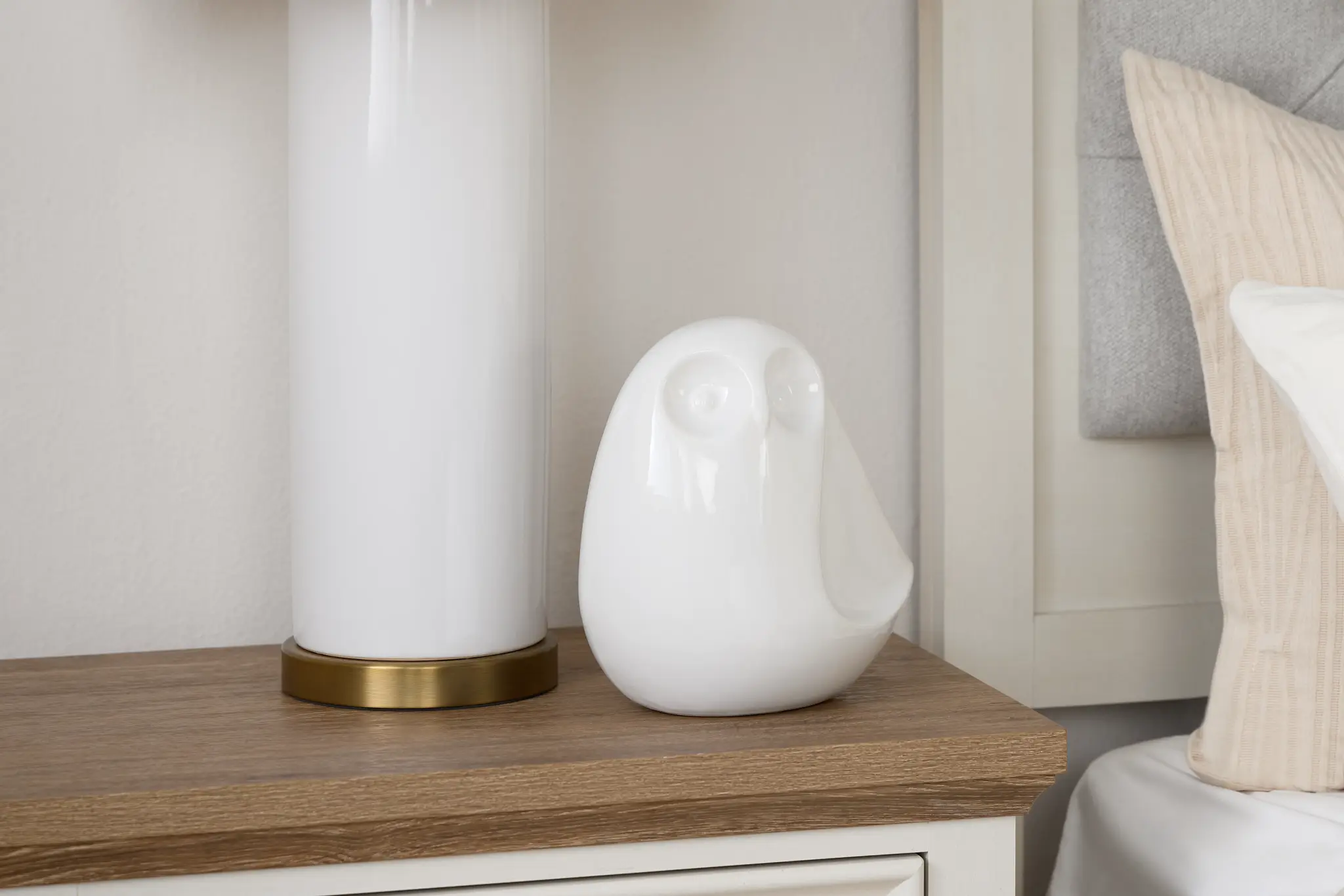 Bruce White Tabletop Accessory Bruce White Tabletop Accessory