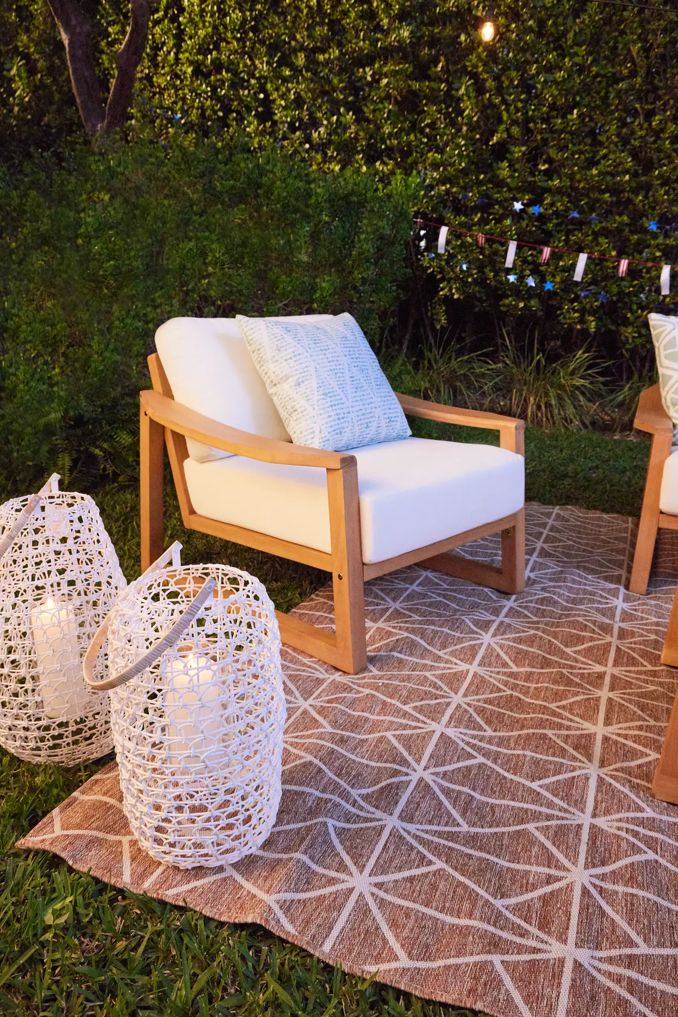 4. Outdoor Accessories That Add Personality and Comfort 