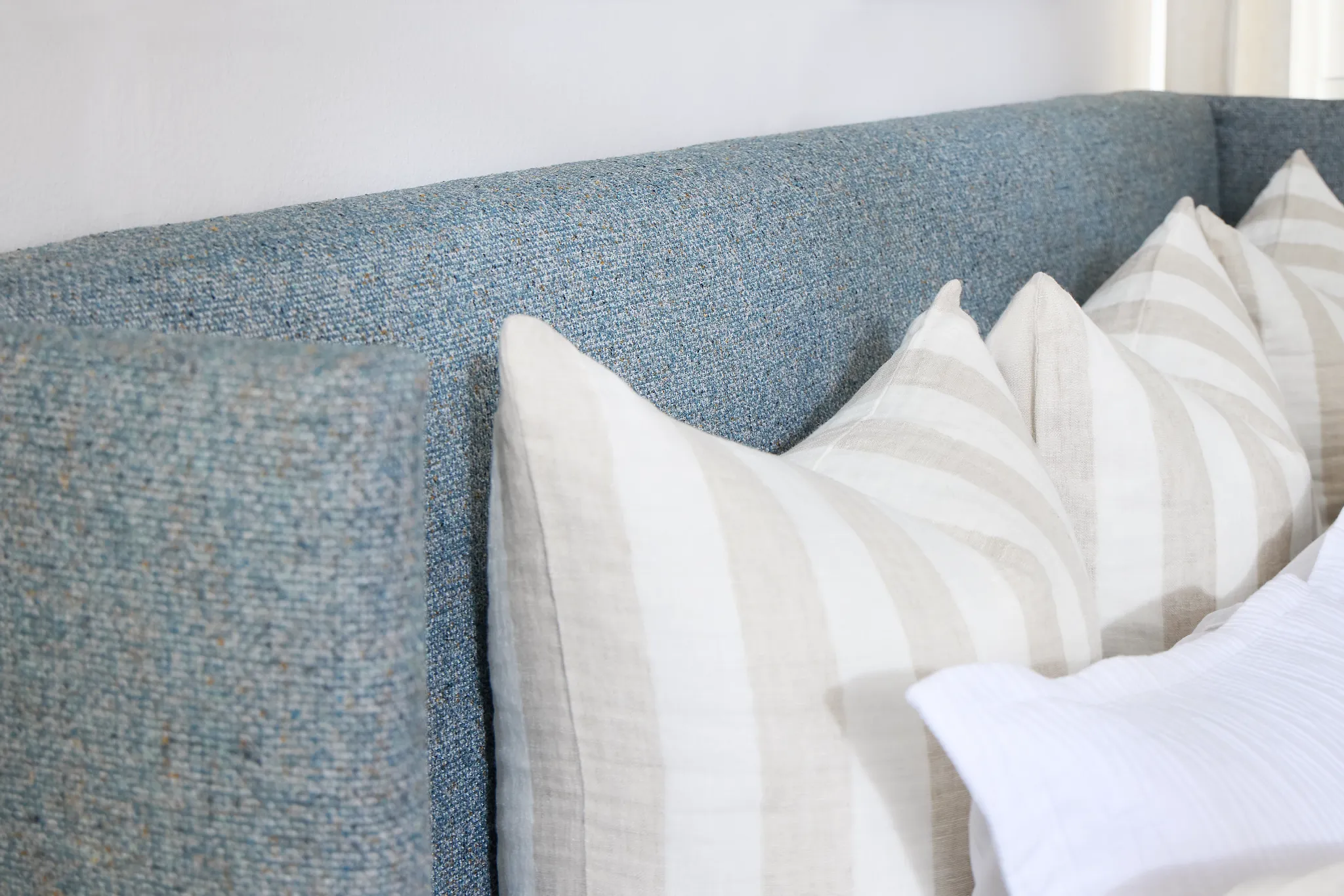 Captiva Natural Beauty Light Blue 48" Upholstered Shelter Bed