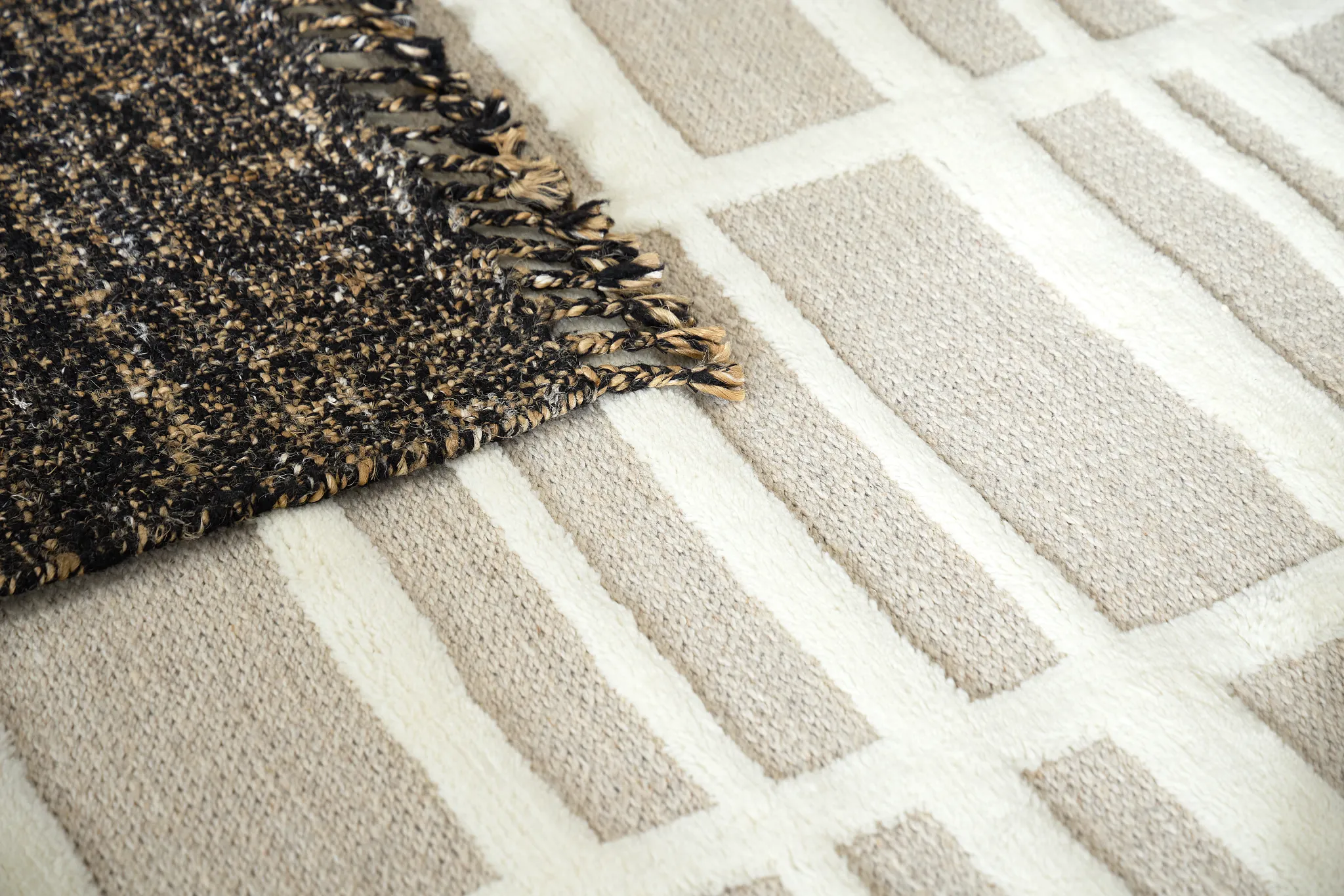 Lanisa Beige 5x8 Area Rug