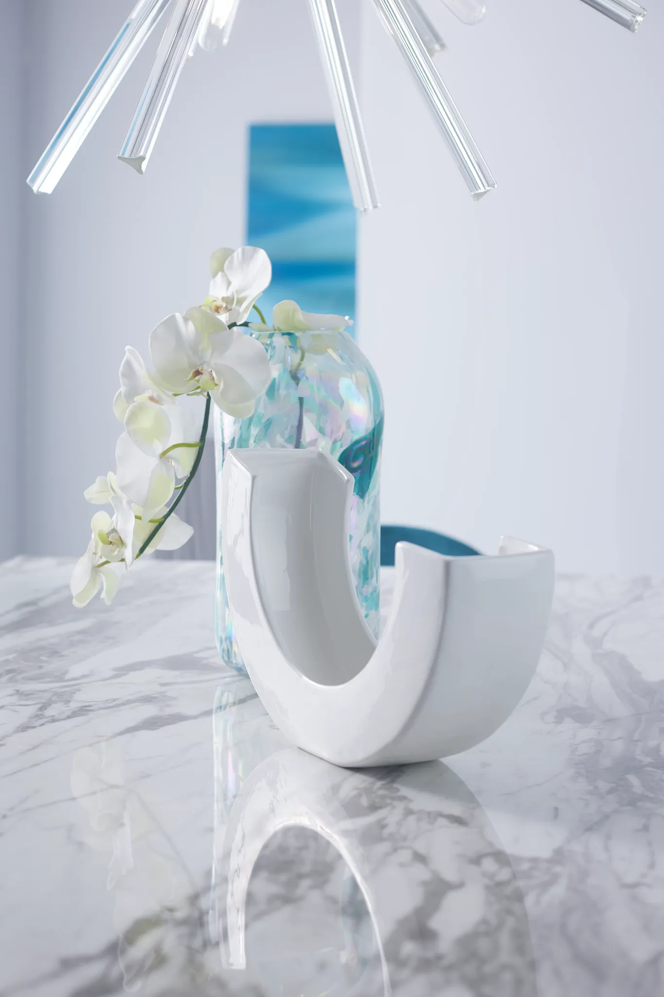 Benito White Curved Vase