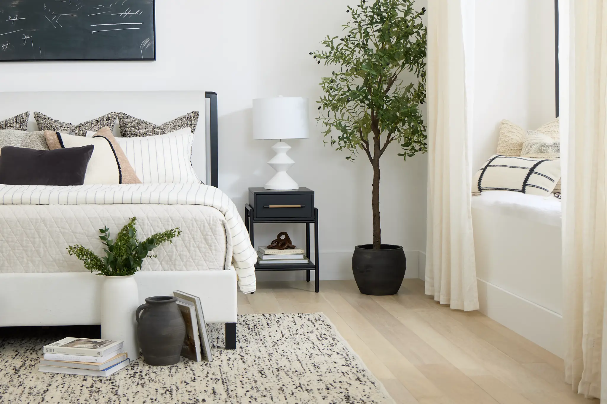 Highland Black Uph Panel Bed Highland Black Uph Panel Bed