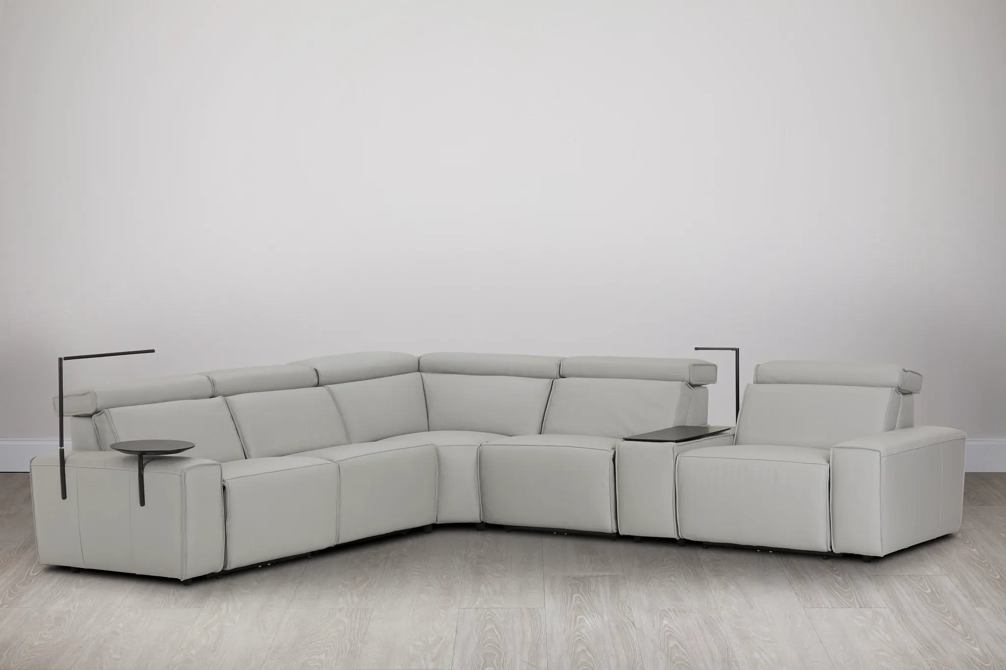 Carmelo Gray Leather Medium Triple Power Sectional W/left Table & Light