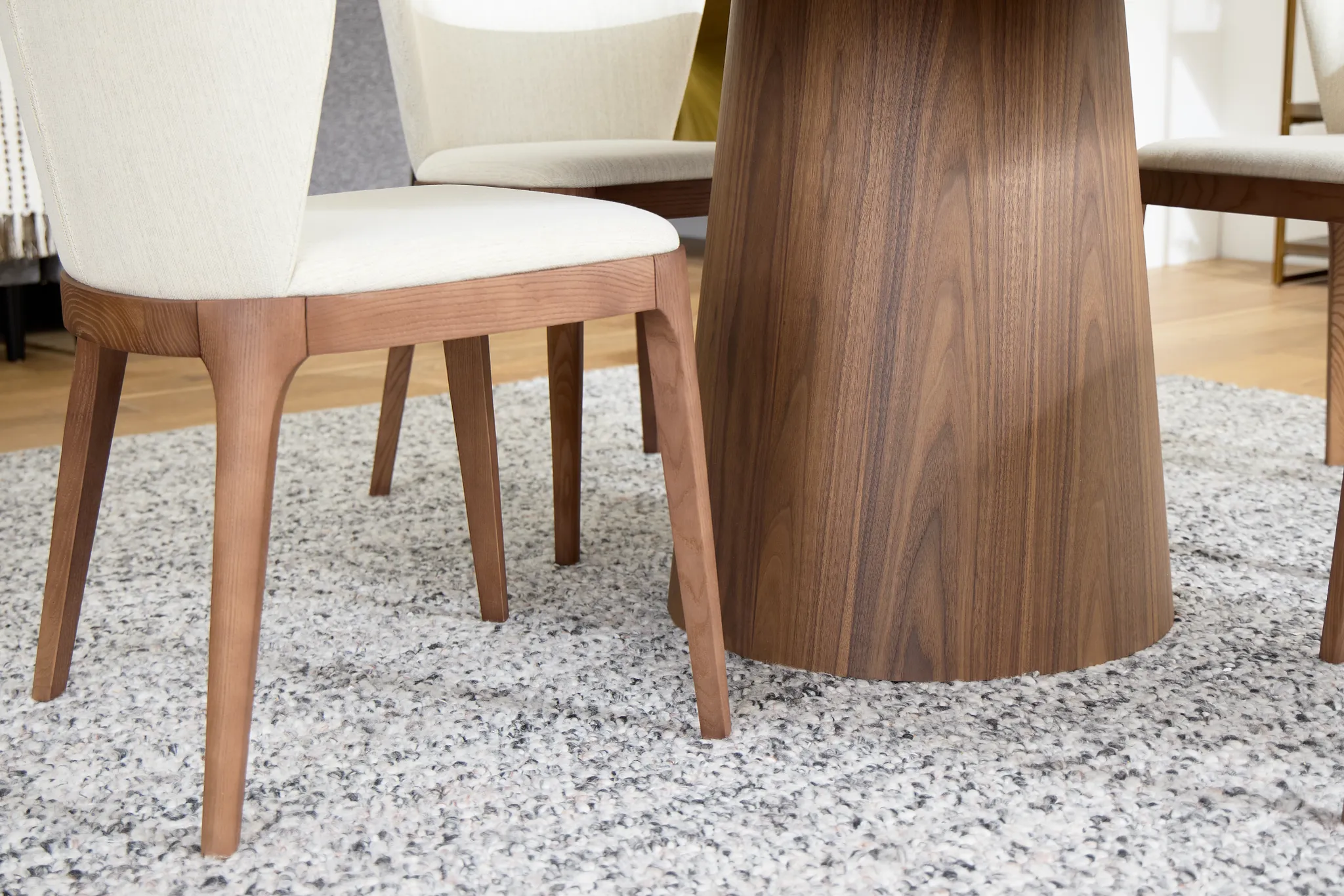 Nomad Mid Tone 47" Round Table