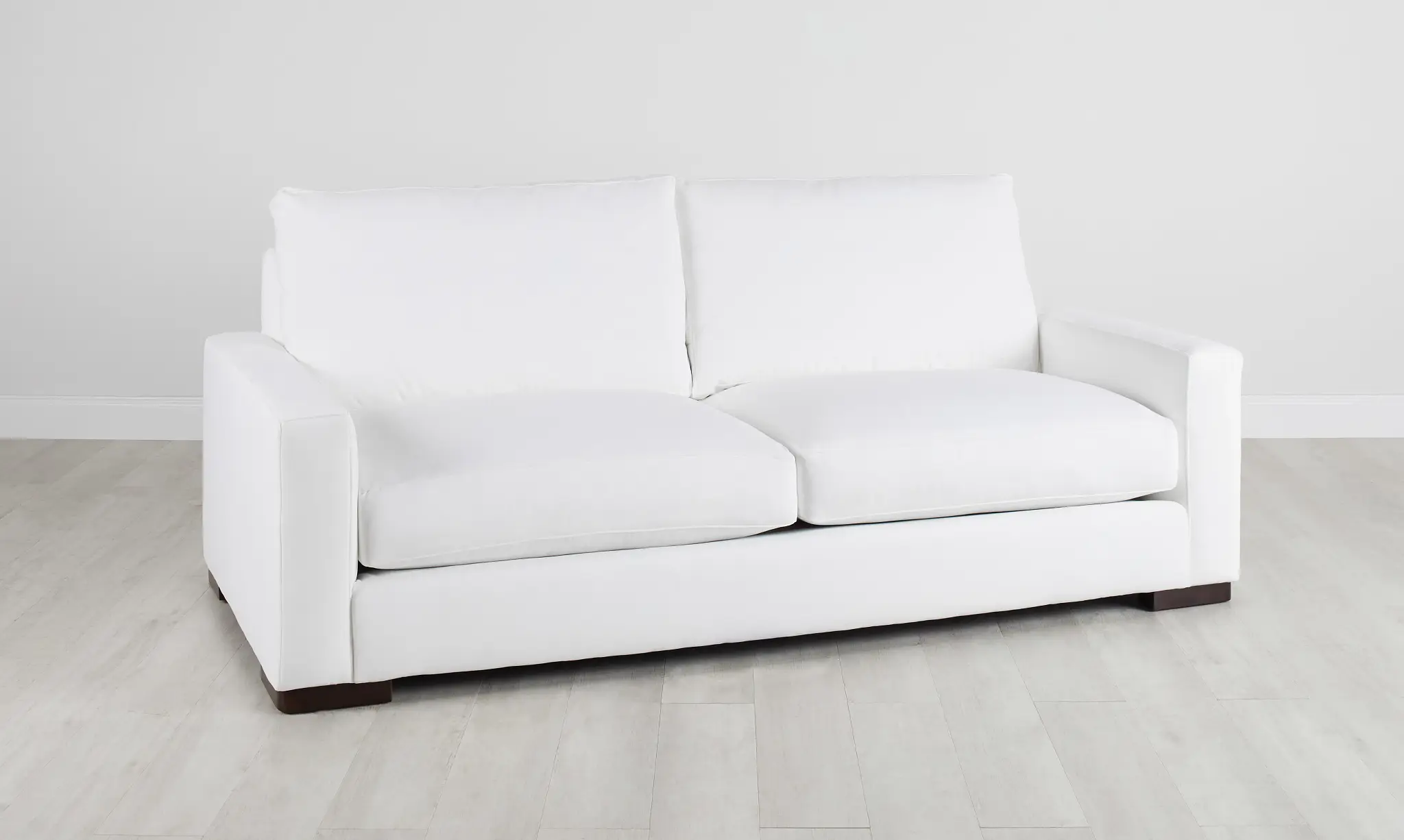 Edgewater Peyton White 84" Sofa W/ 2 Cushions Edgewater Peyton White 84" Sofa W/ 2 Cushions