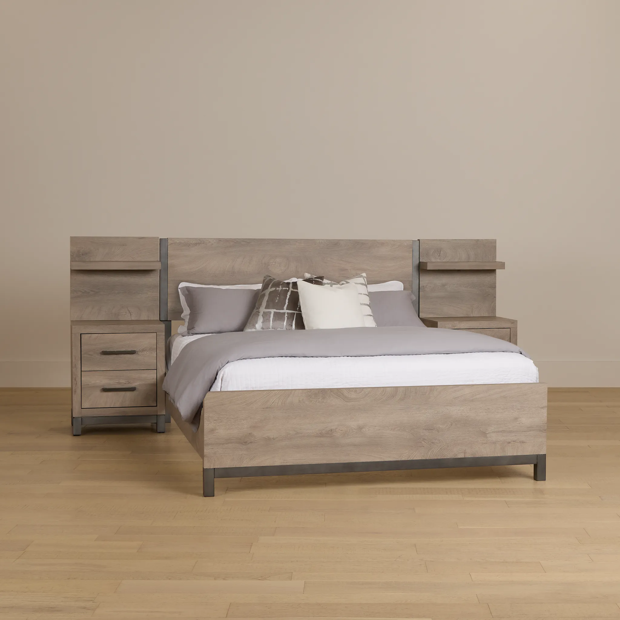 Evanston Gray Spread Bed W/ Two Nightstands