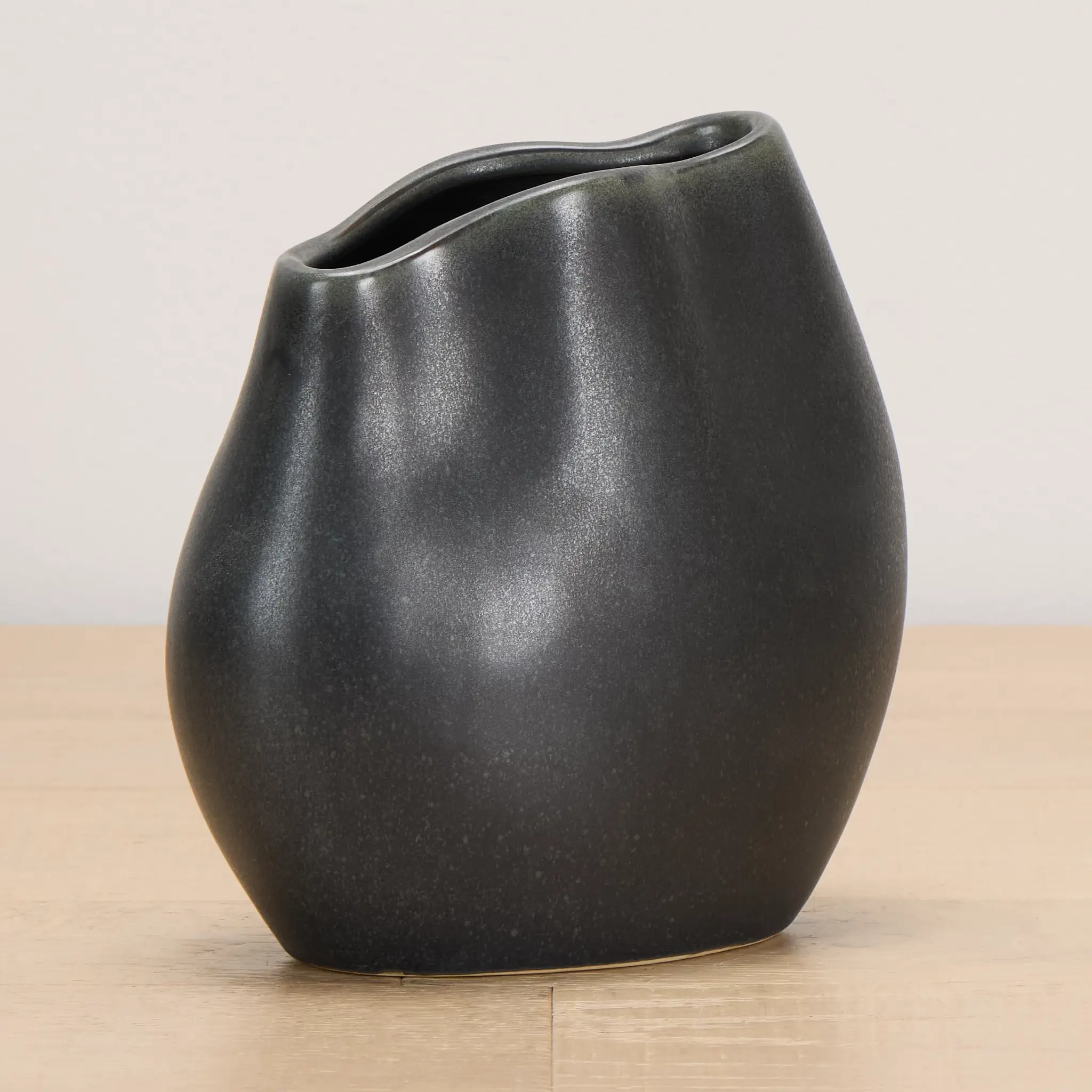 Visalia Black Small Vase Visalia Black Small Vase