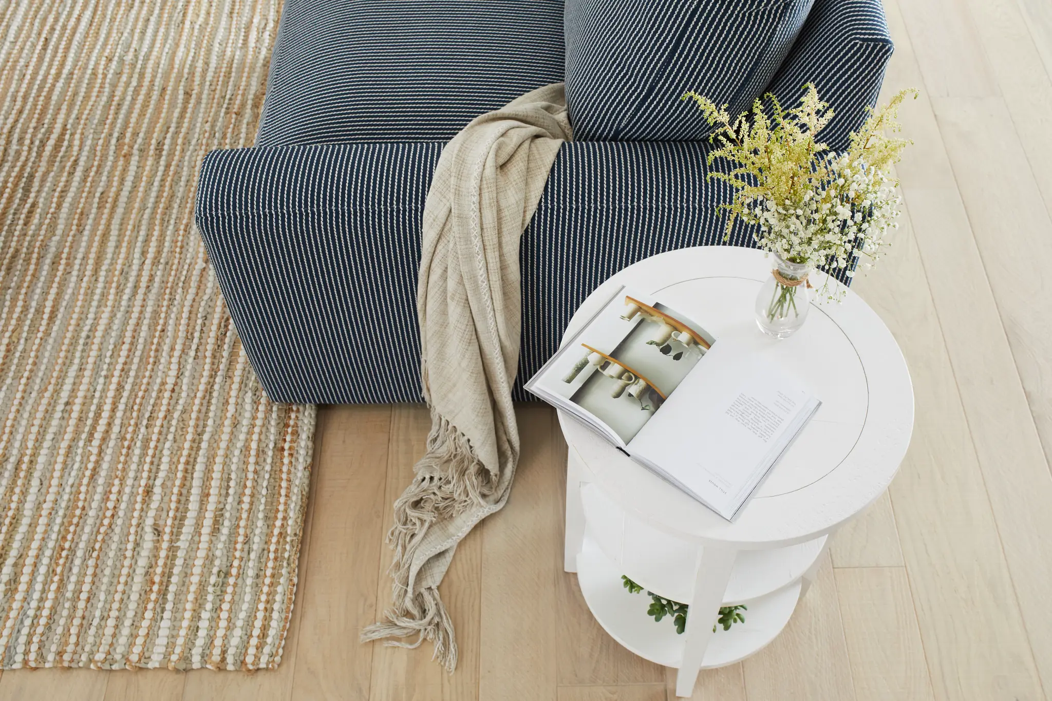 Edgewater Suave White Medium Two-arm Sectional Edgewater Suave White Medium Two-arm Sectional