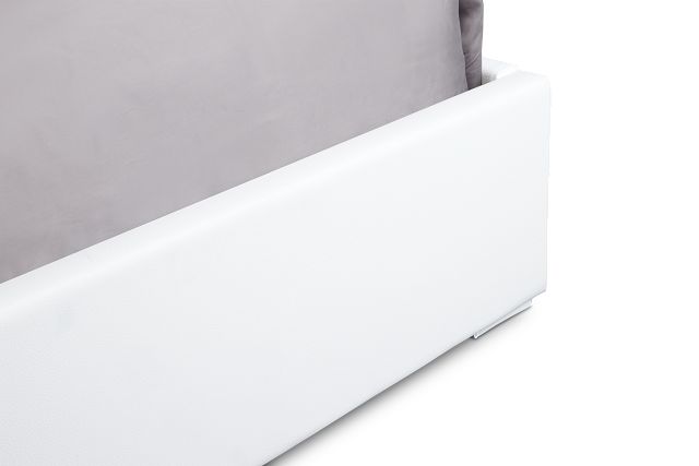Doral White Uph Spread Bed