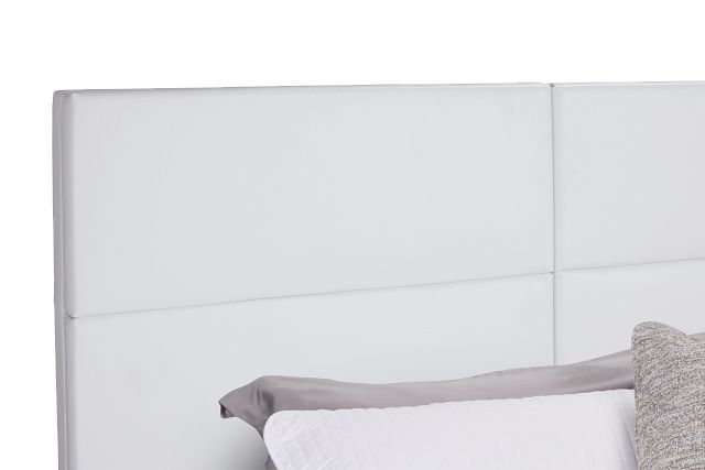 Doral White Uph Spread Bed