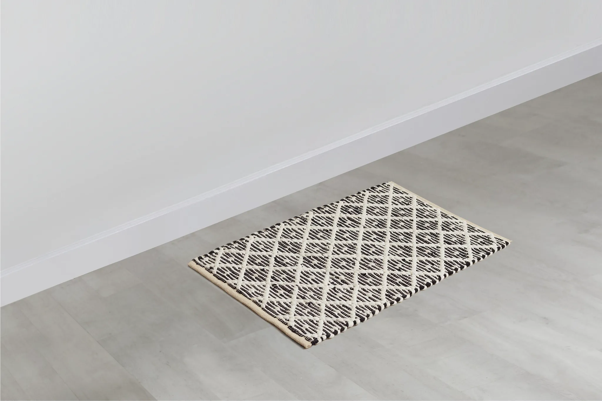Auster Black 2x3 Area Rug