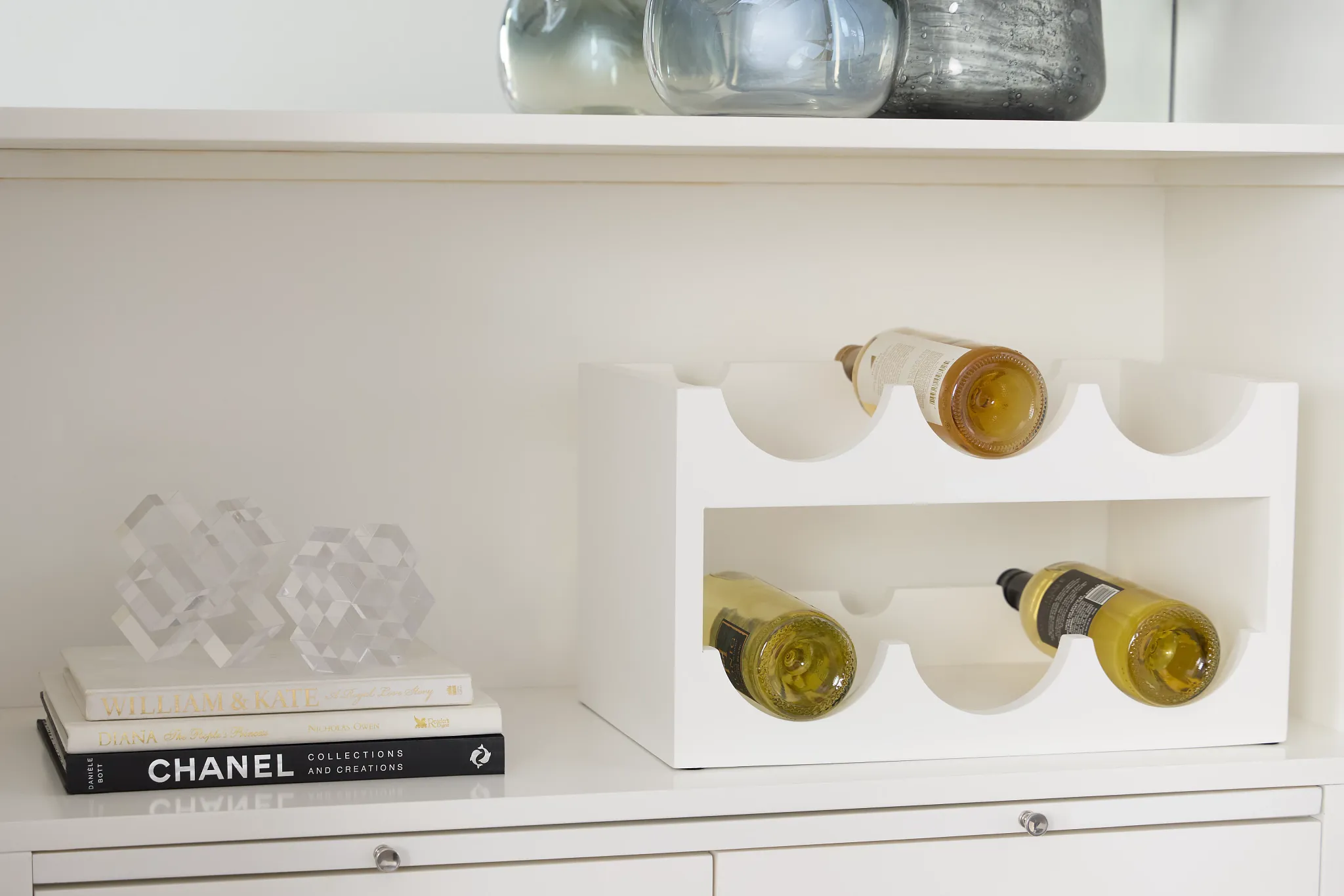 Miami White Bar Cabinet With Wine Rack