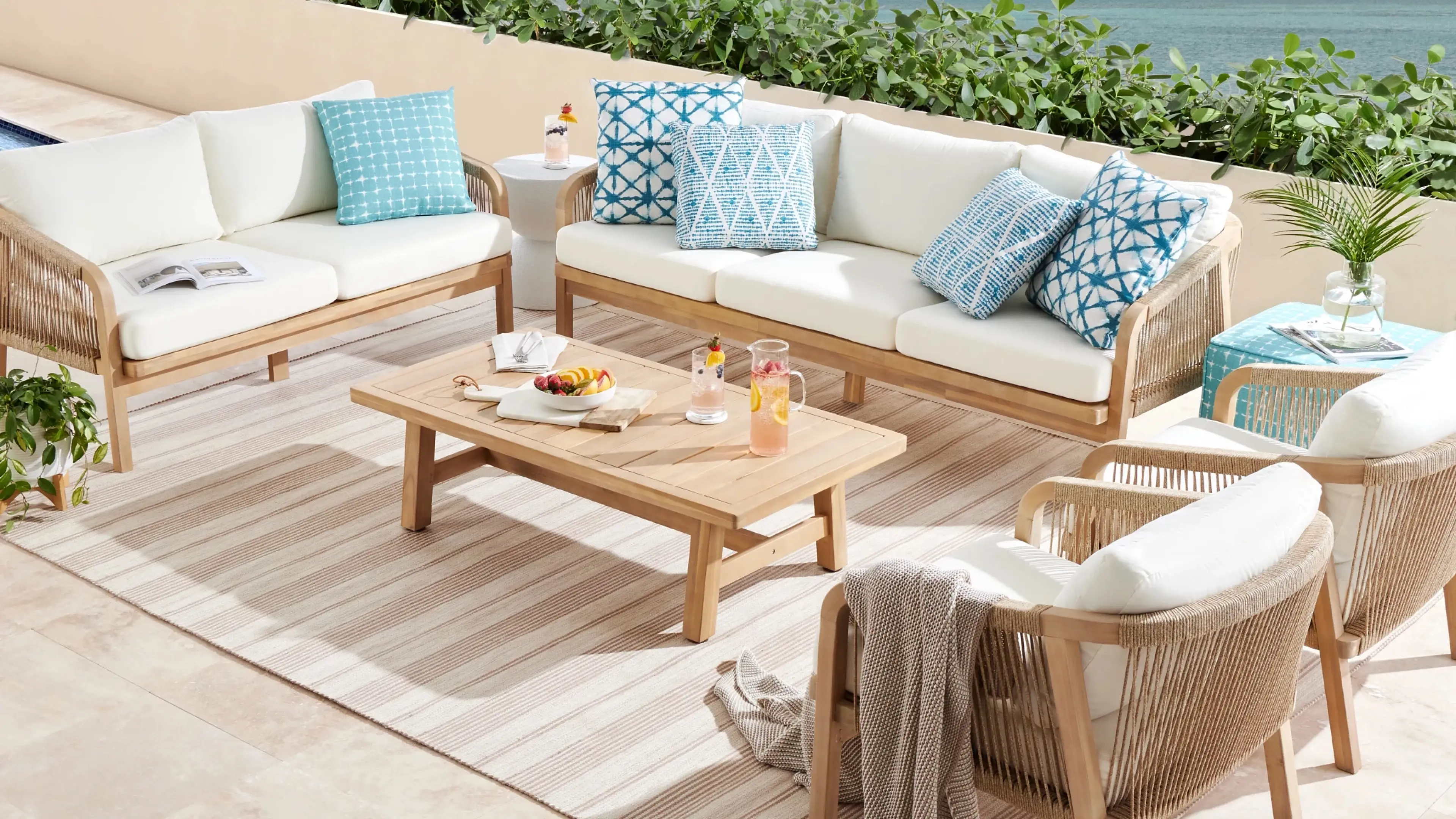 Enhance Your Outdoor Oasis with Stylish Outdoor Area Rugs