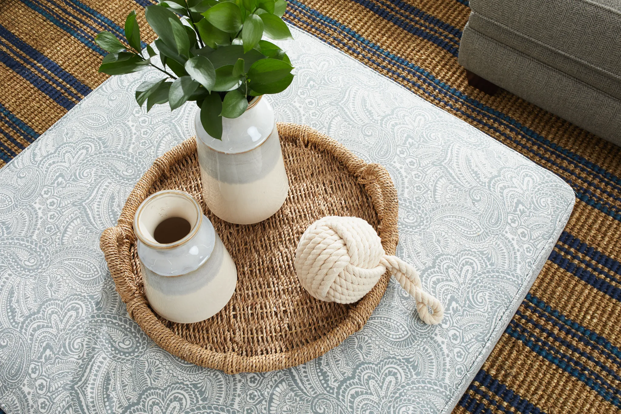 Avery Dark Gray Fabric Medium Right Chaise Sectional