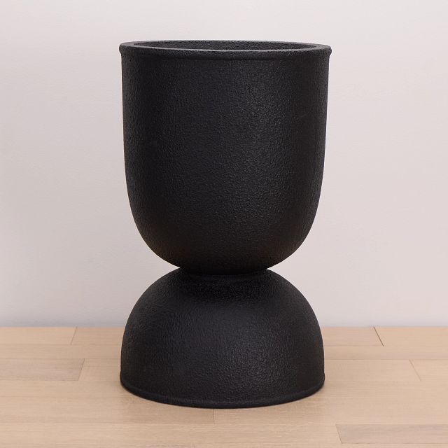 Conall Black Planter