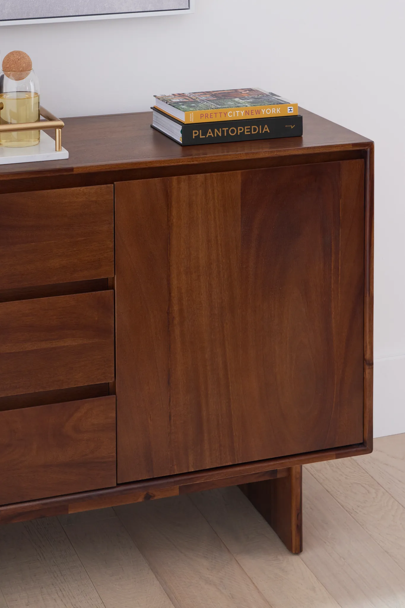 Bowery Dark Tone Server