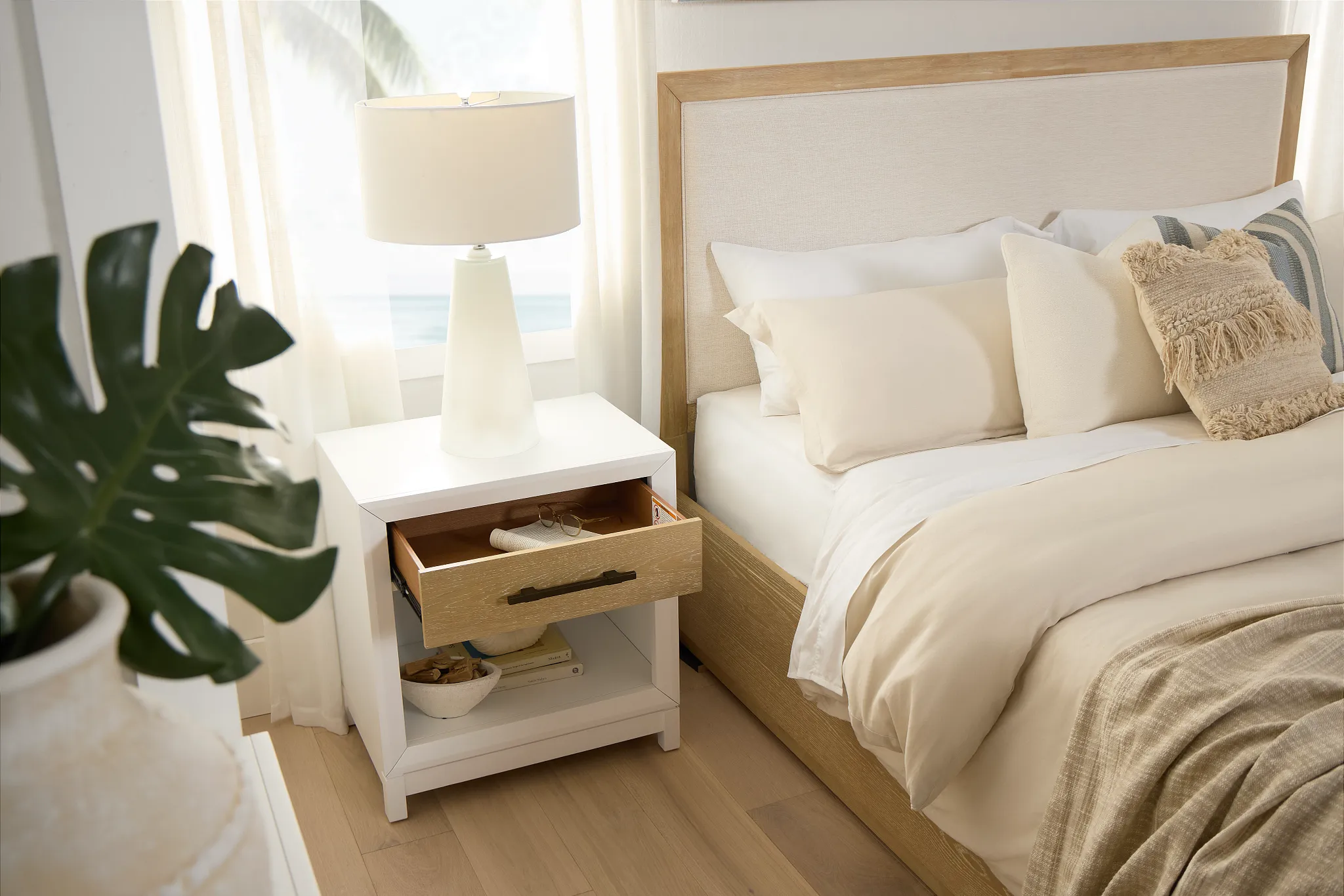 Boca Grande Two-tone 1-drawer Nightstand