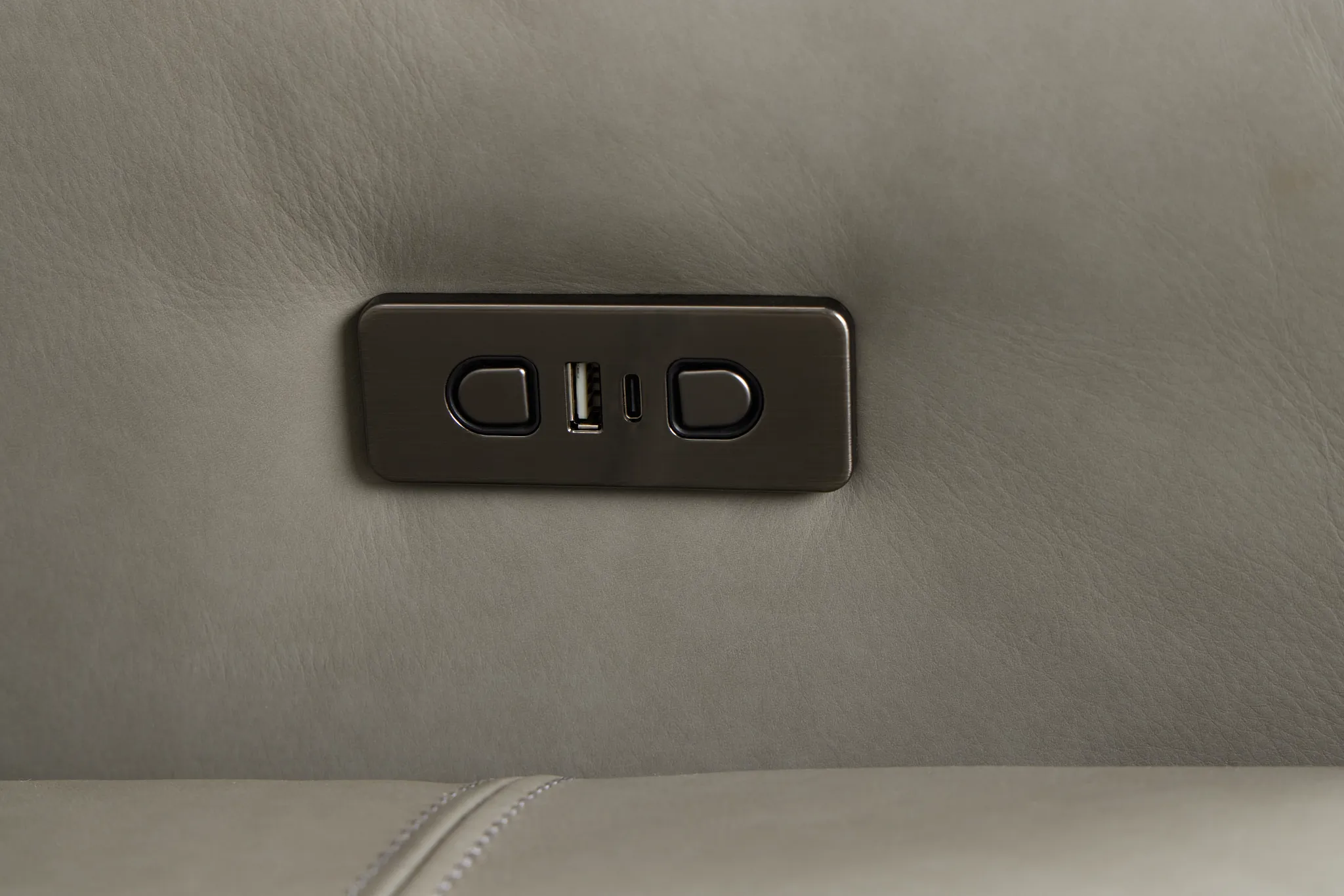 Rudy Gray Lthr/vinyl Medium Dual Power Right Extension Chaise Sectional