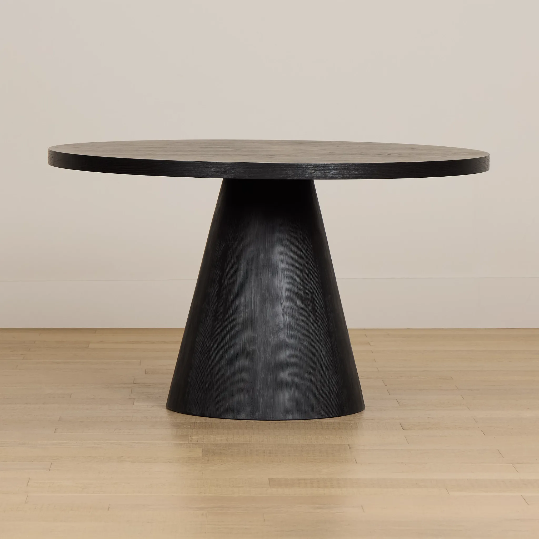 Modesto Black Round Table