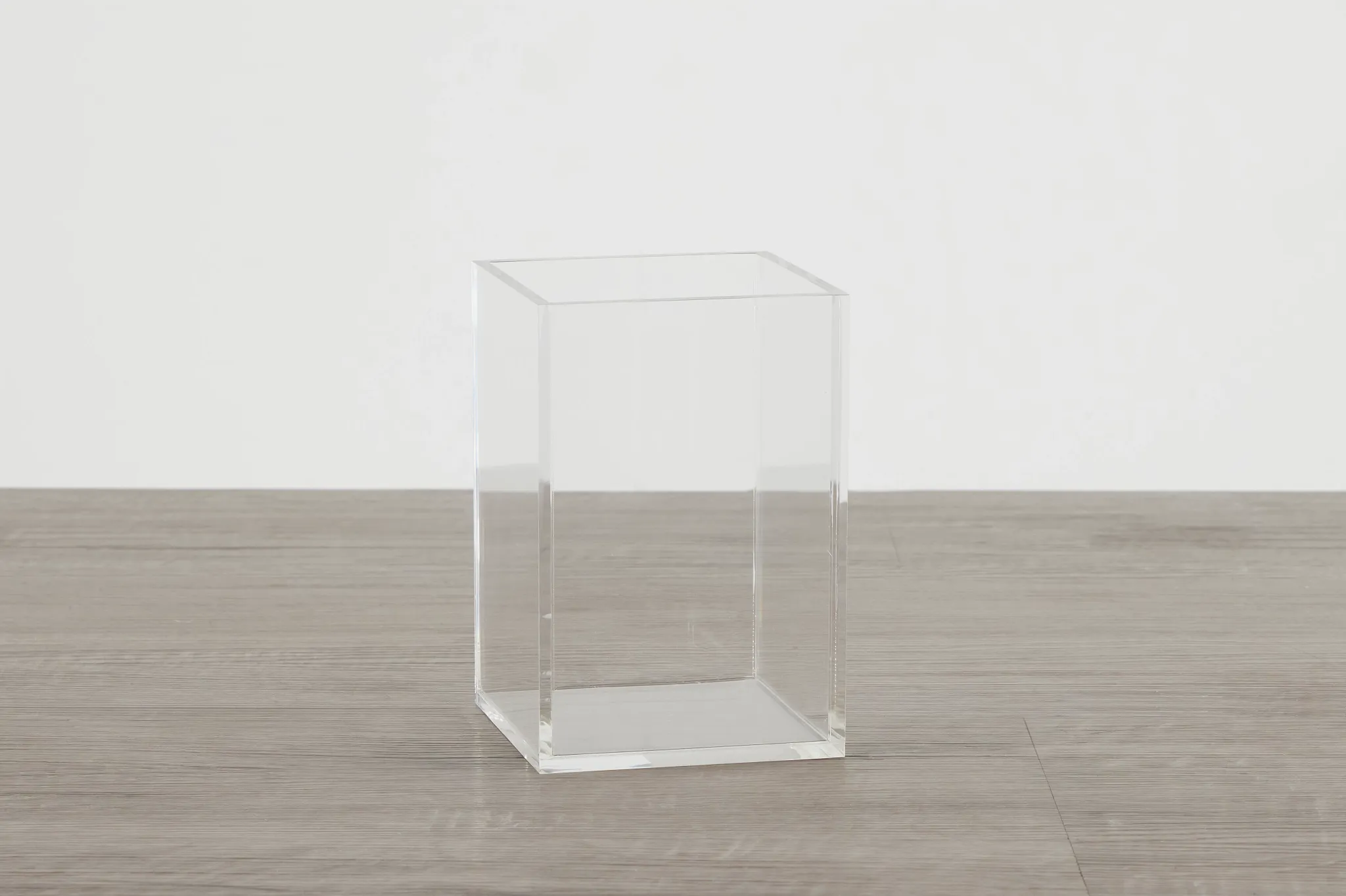 Devi Clear Acrylic Pen Holder