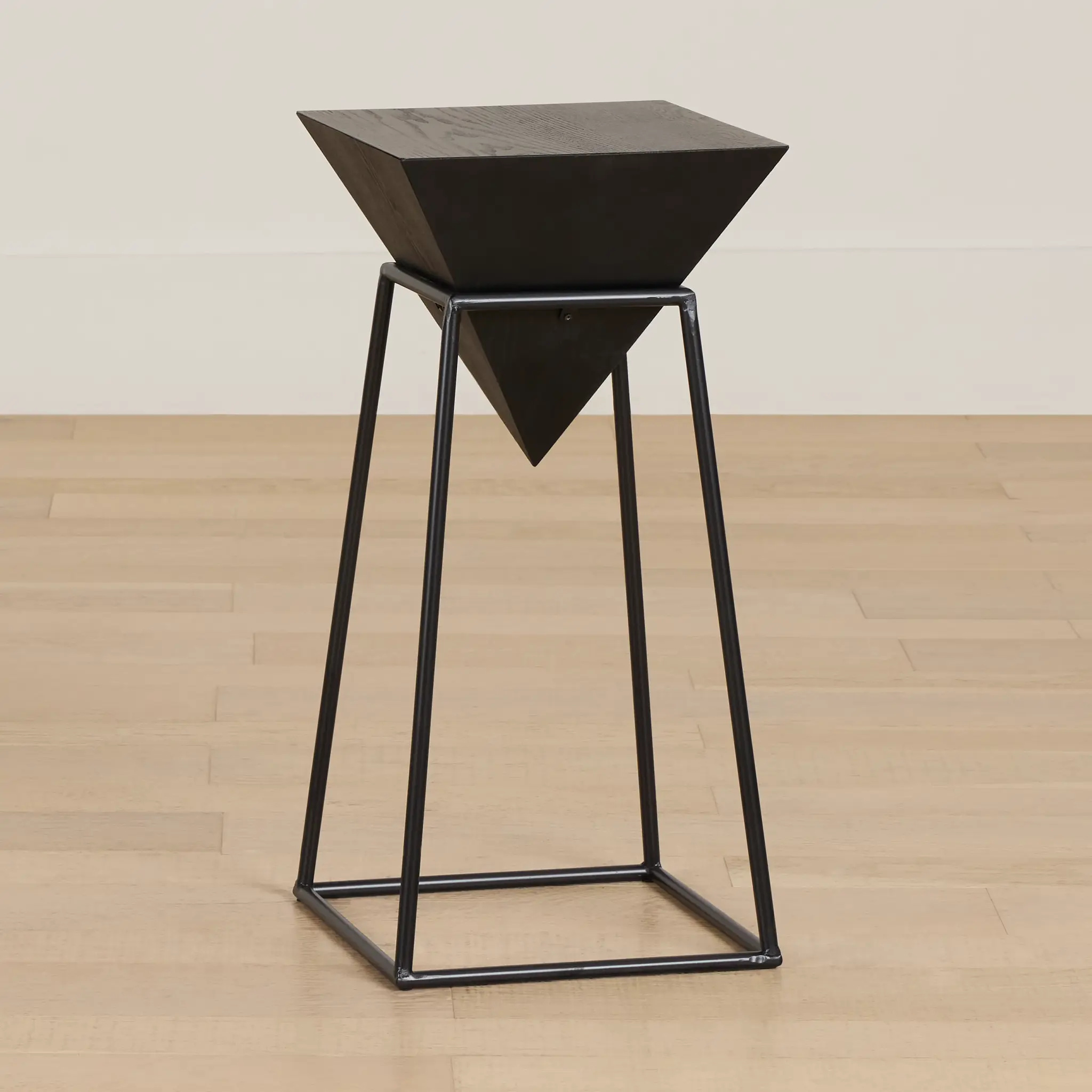 Roxy Black Accent Table Roxy Black Accent Table