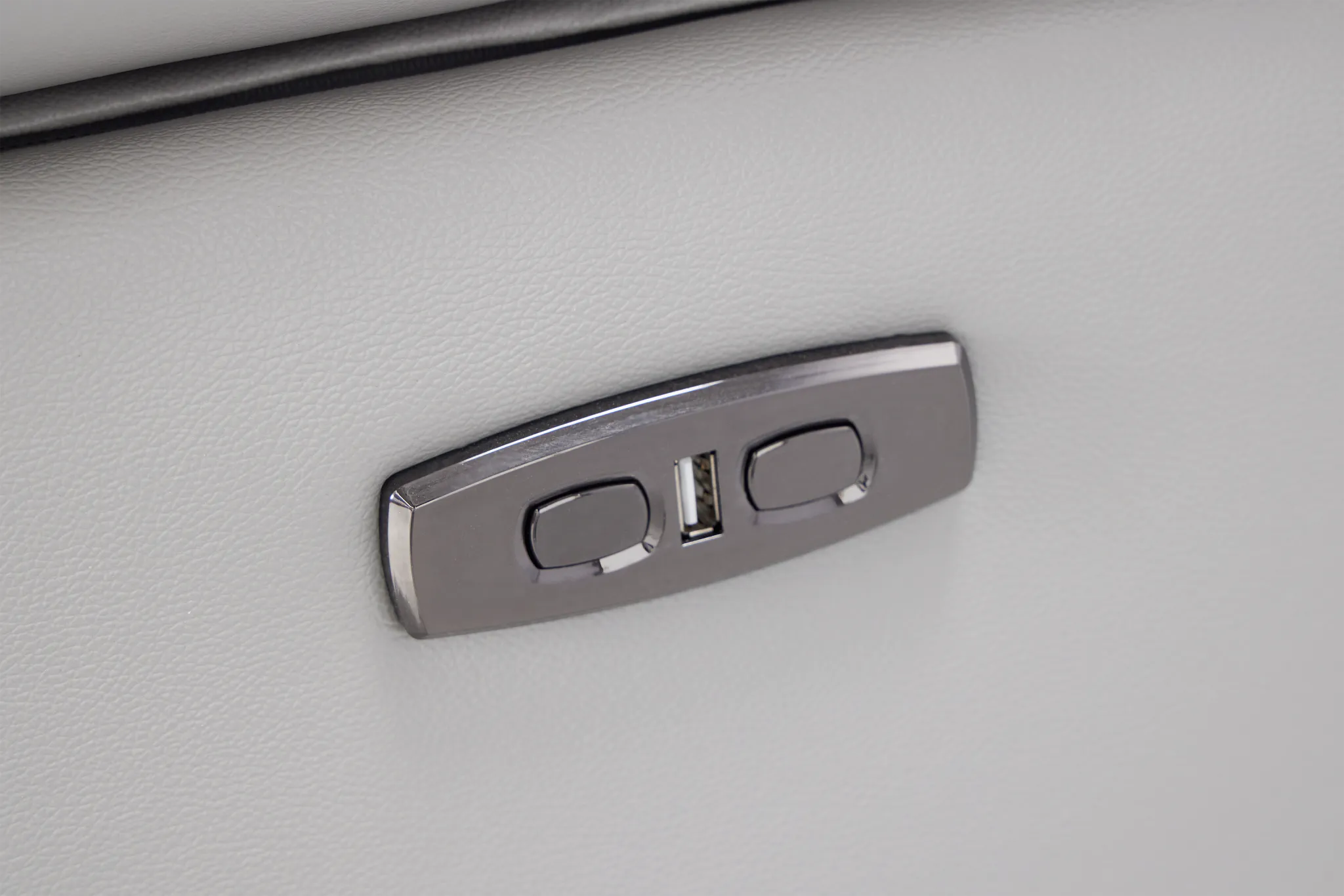 Peyton Light Gray Lthr/vinyl Medium Dual Power 2-arm Reclining Sectional