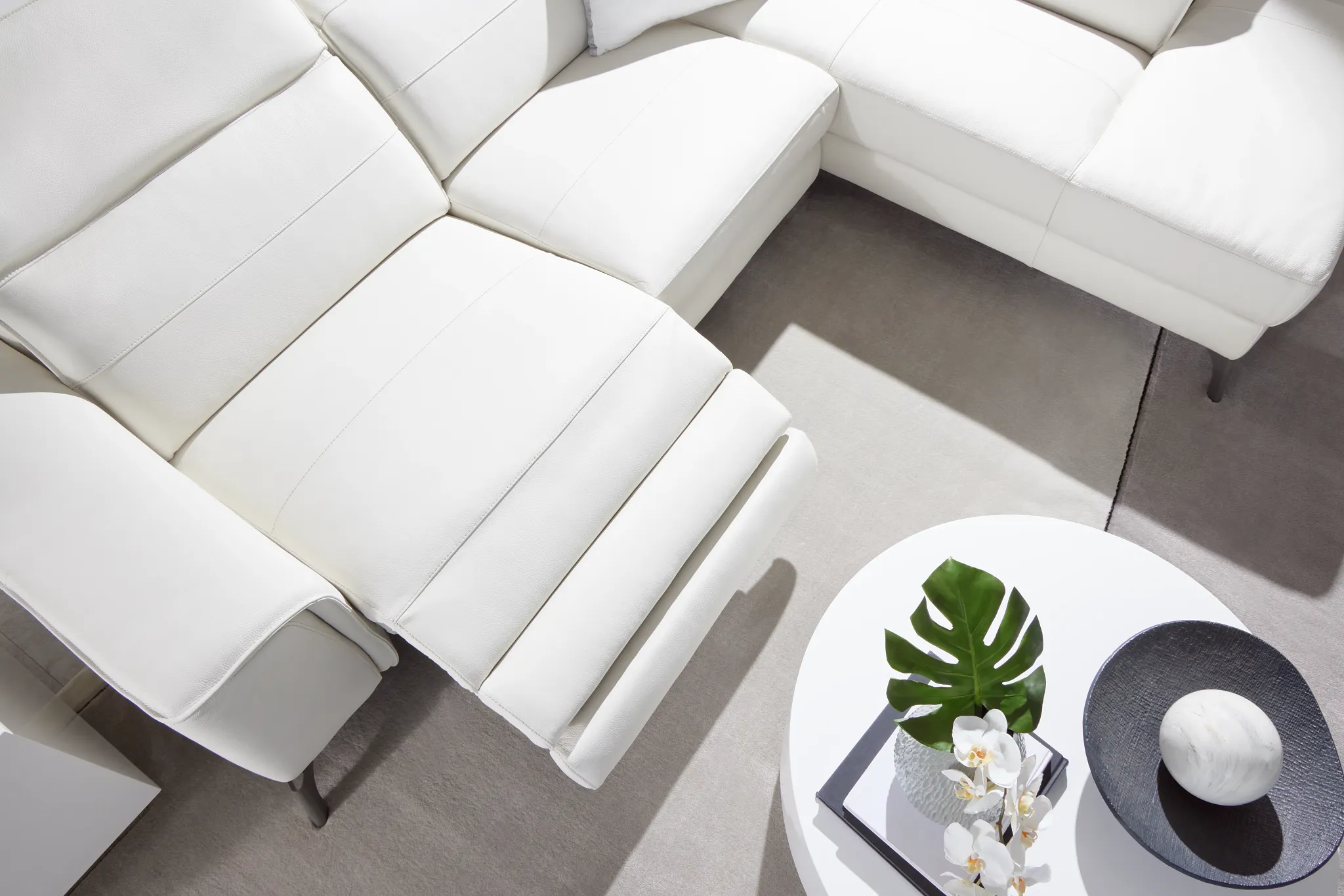 Pearson White Leather Right Bumper Power Reclining Sectional