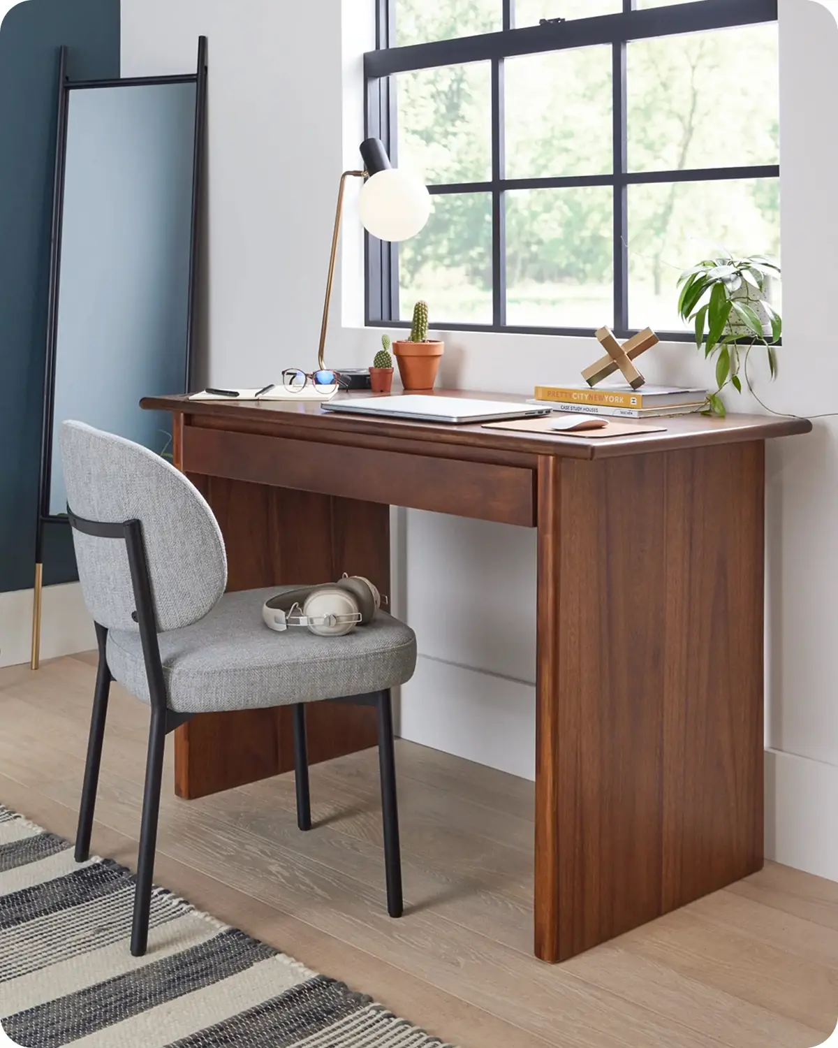 Desks Desks