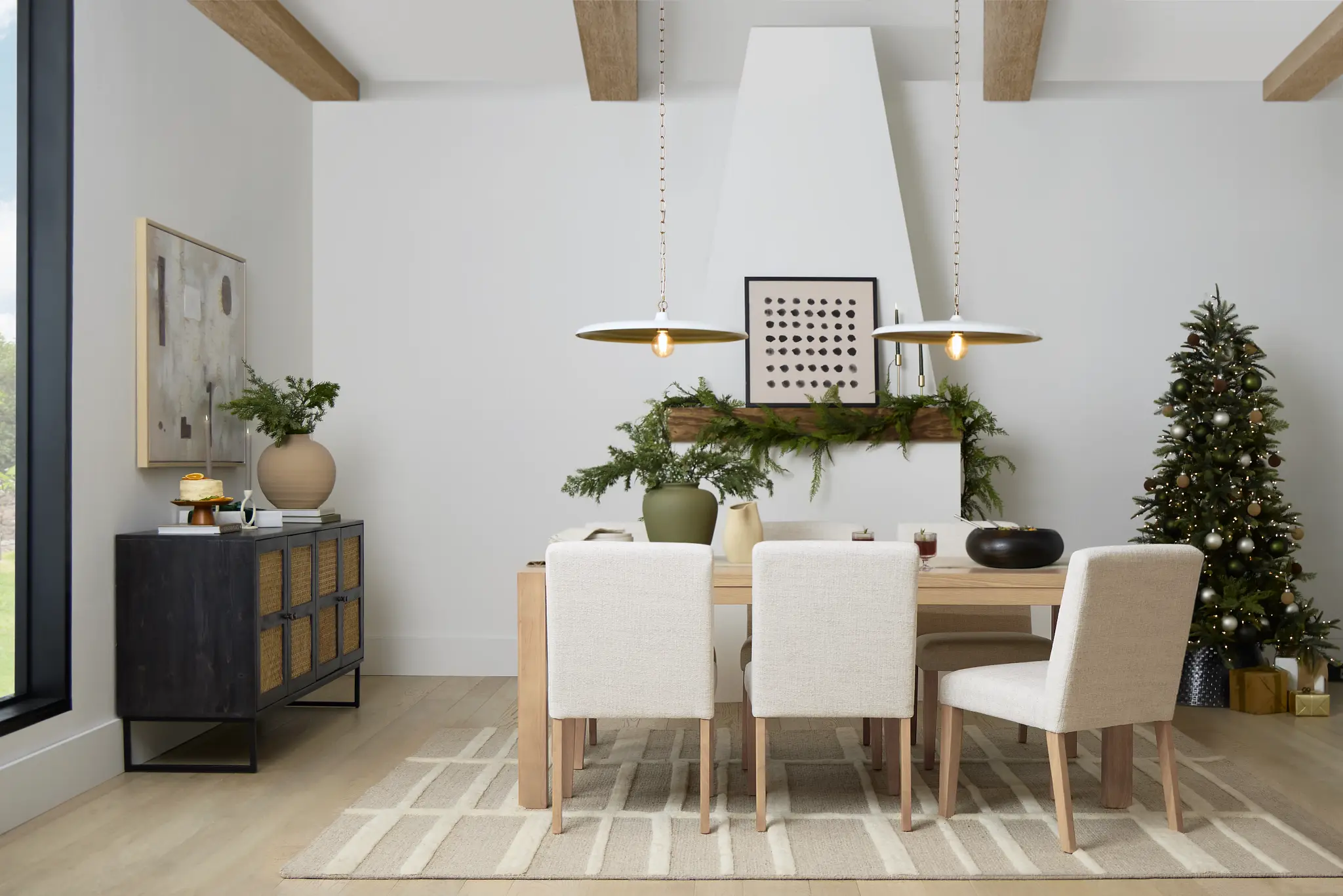 Holiday Dining Essentials: Host with Elegance