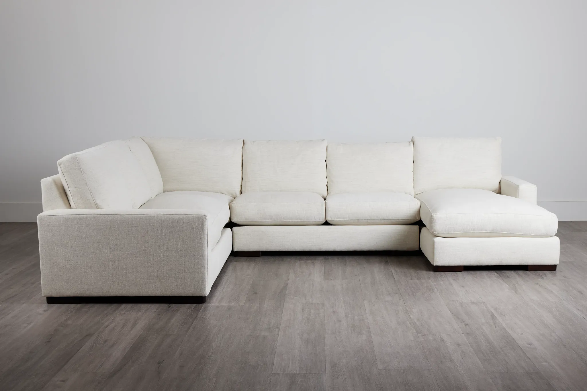 Edgewater Maguire Ivory Medium Right Chaise Sectional